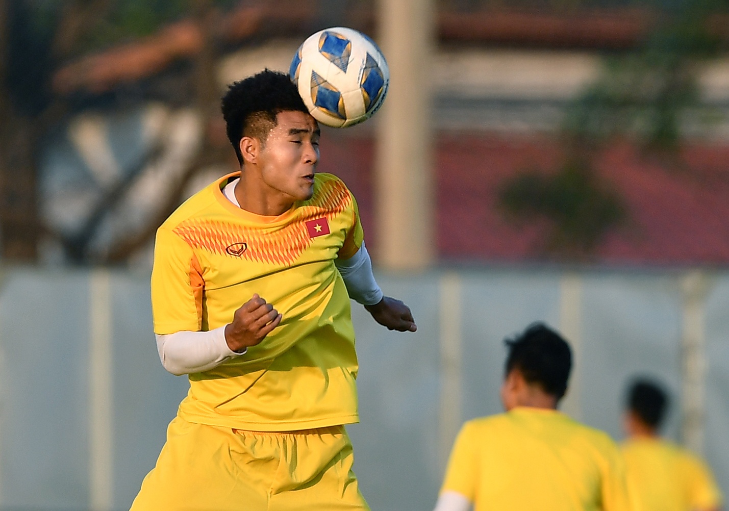 U23 Viet Nam tap choi bong bong de doi pho cac cau thu Tay A hinh anh