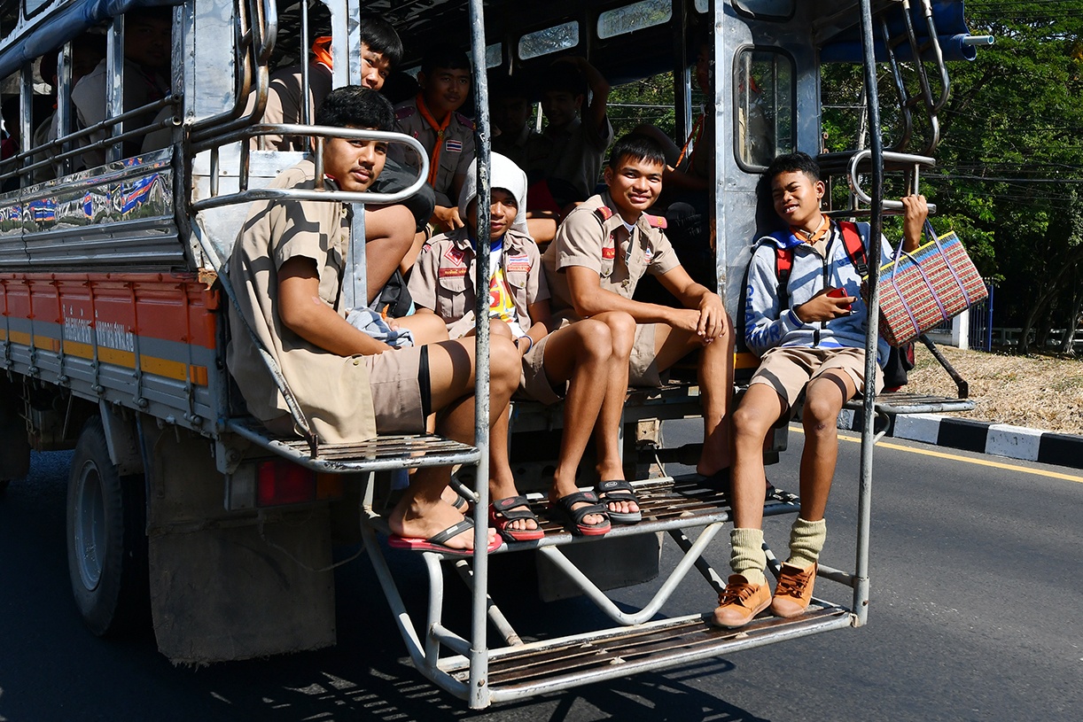 Duong pho Buriram truoc gio U23 Viet Nam ra quan hinh anh