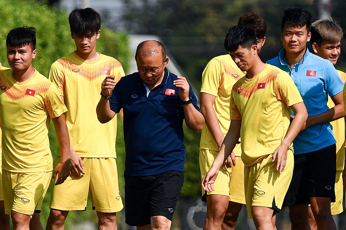 U23 Viet Nam va Trieu Tien dao buoc truoc gio den Bangkok hinh anh