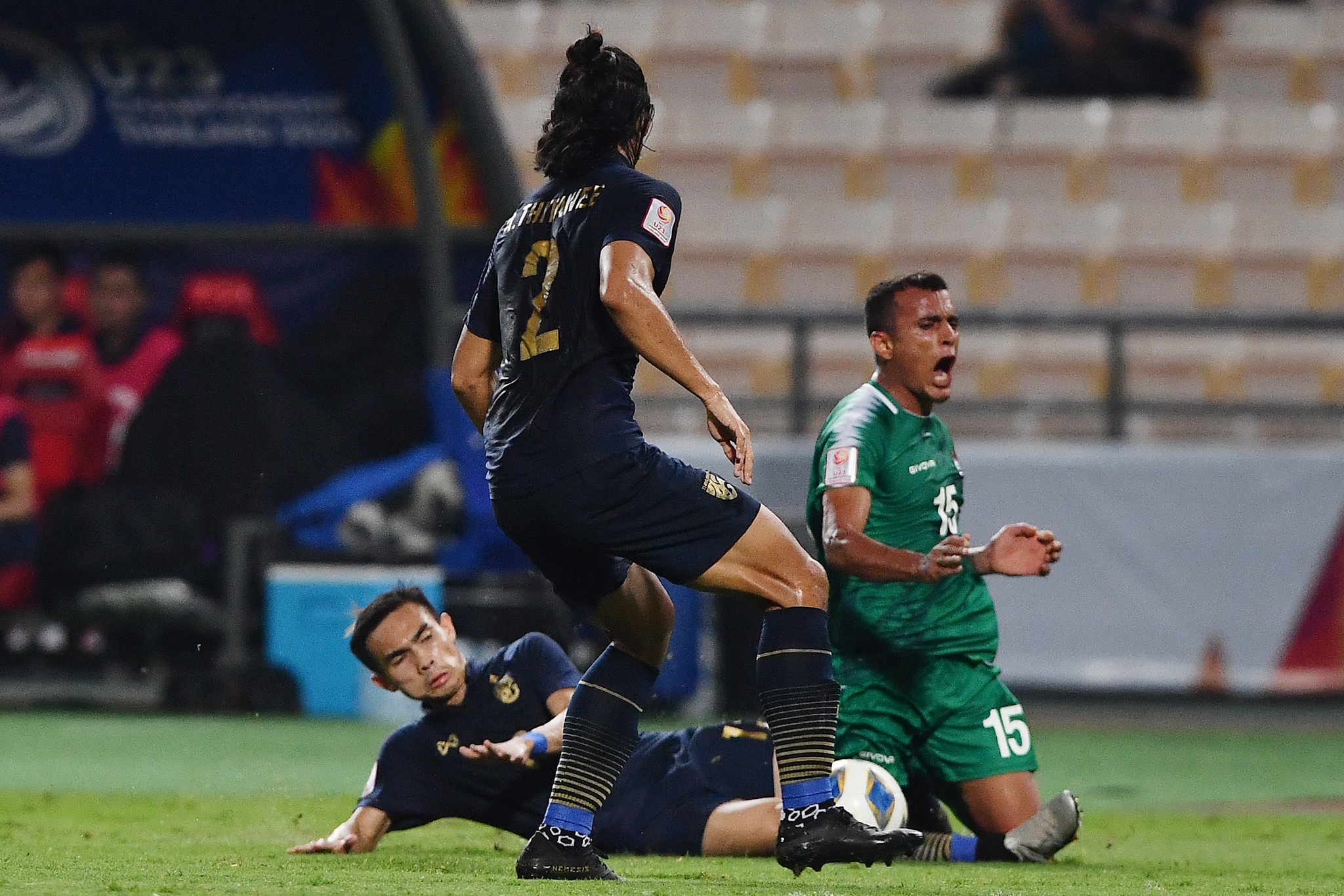 Nhung pha vao bong quyet liet cua U23 Thai Lan va Iraq hinh anh