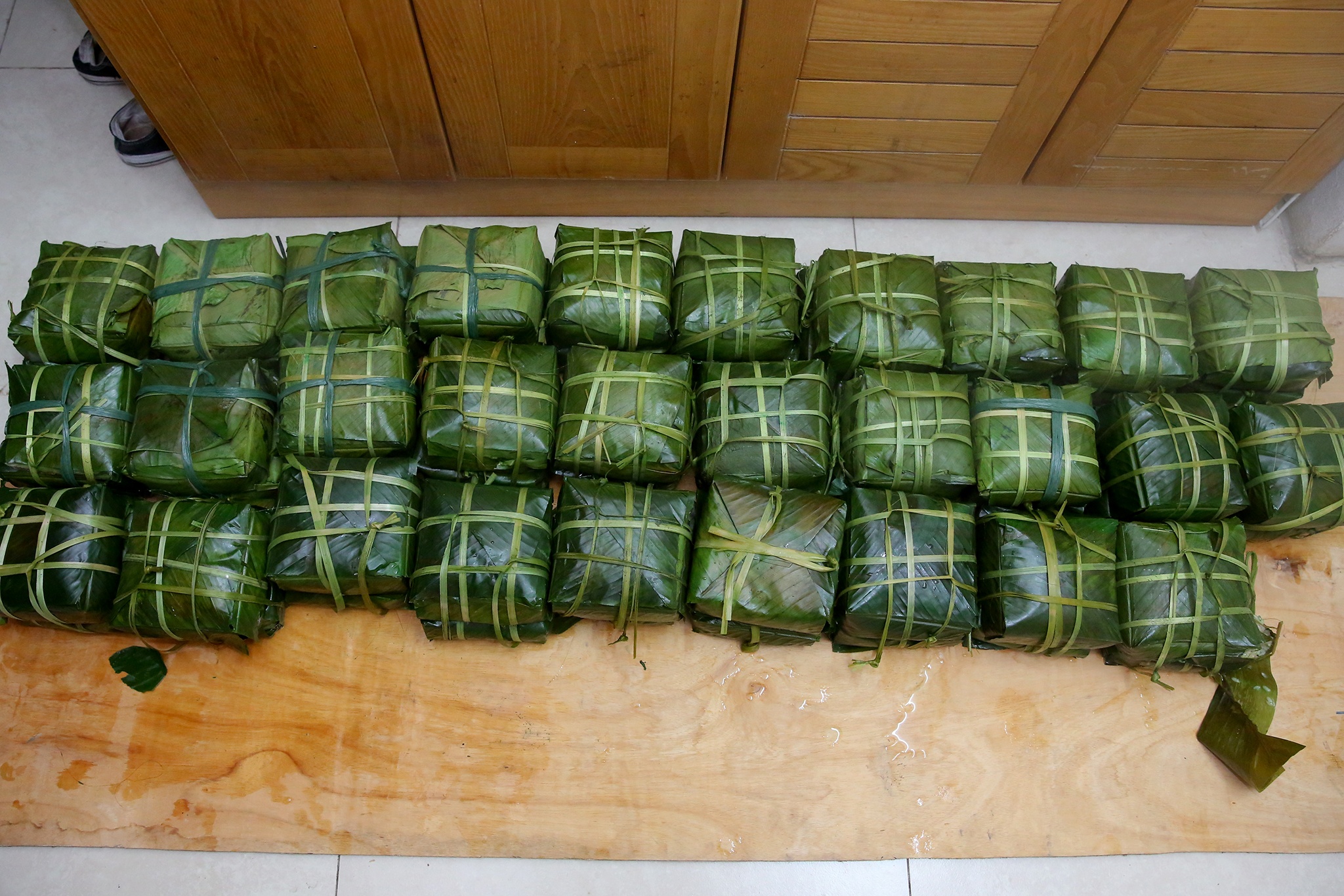 cac gia dinh goi banh chung anh 10