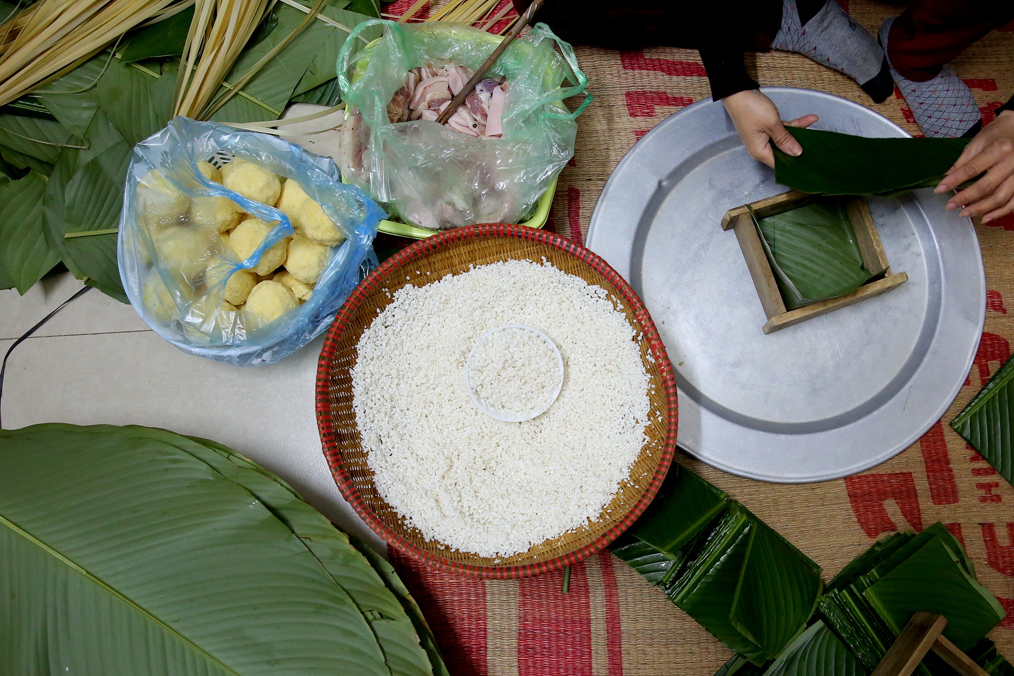 cac gia dinh goi banh chung anh 6