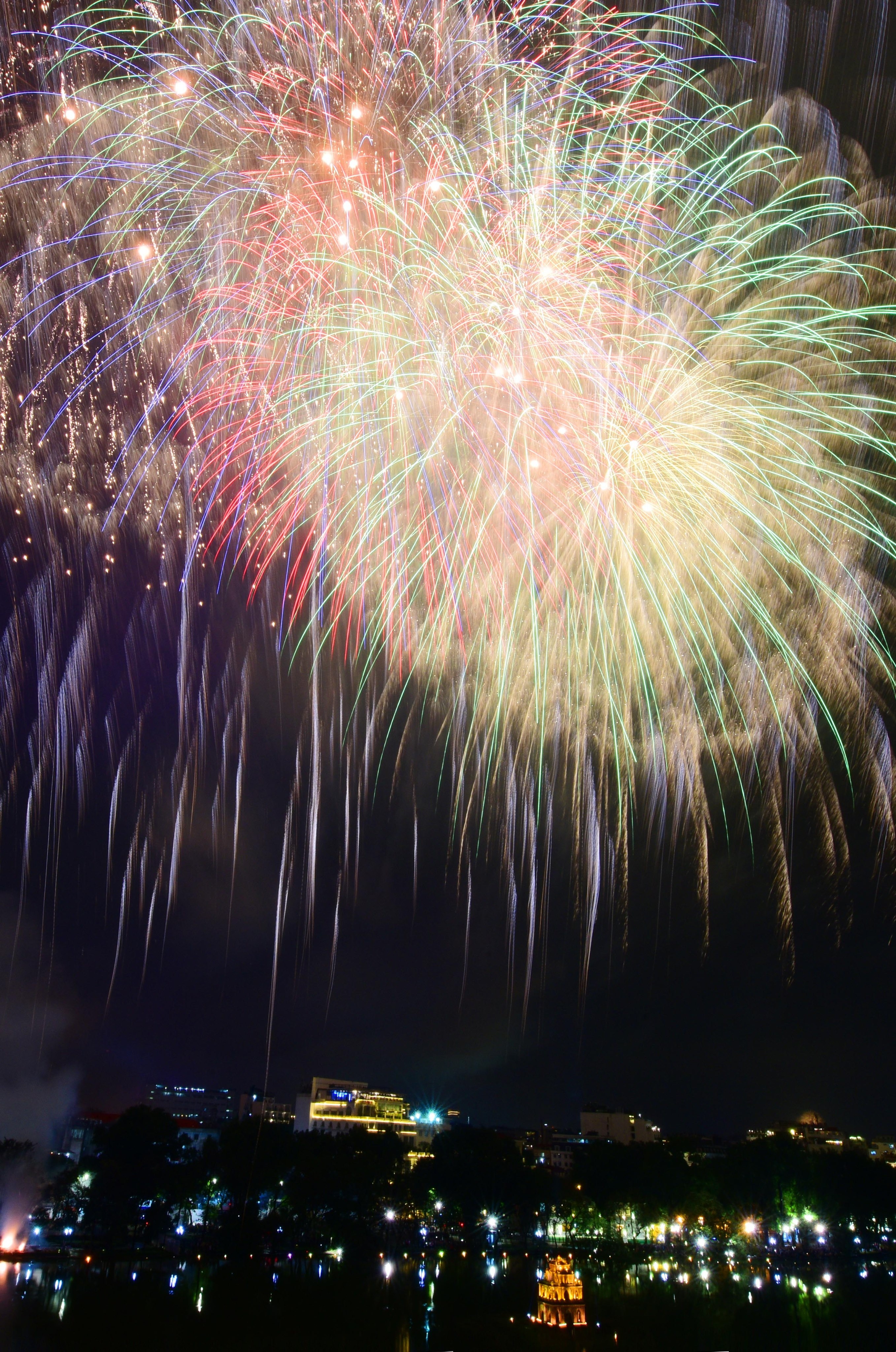 phao hoa ho Guom don giao thua anh 7