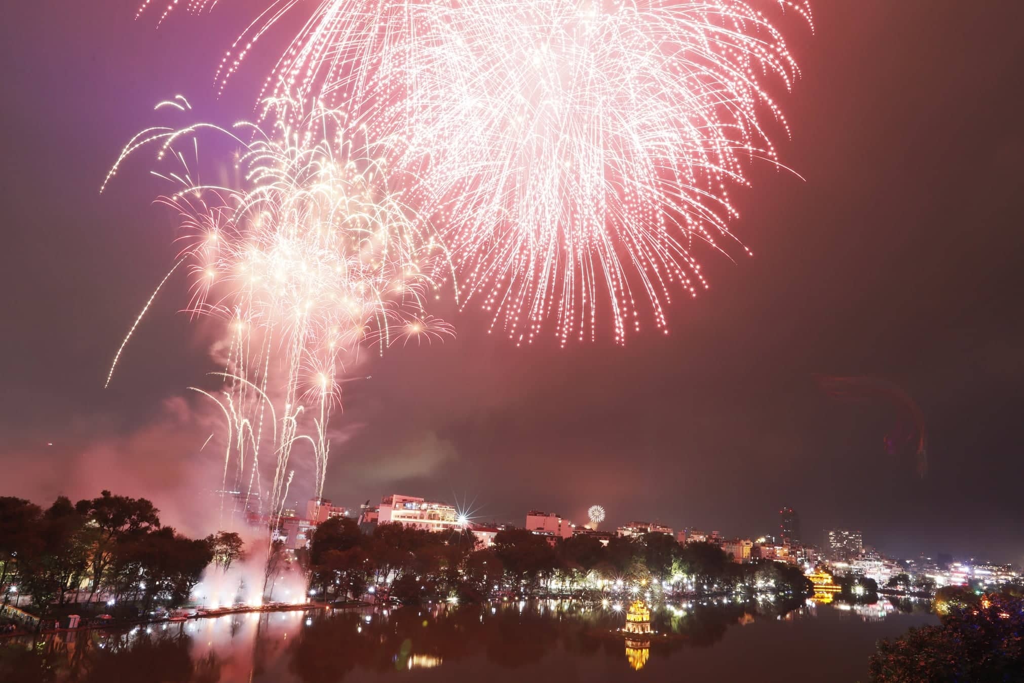 phao hoa ho Guom don giao thua anh 4