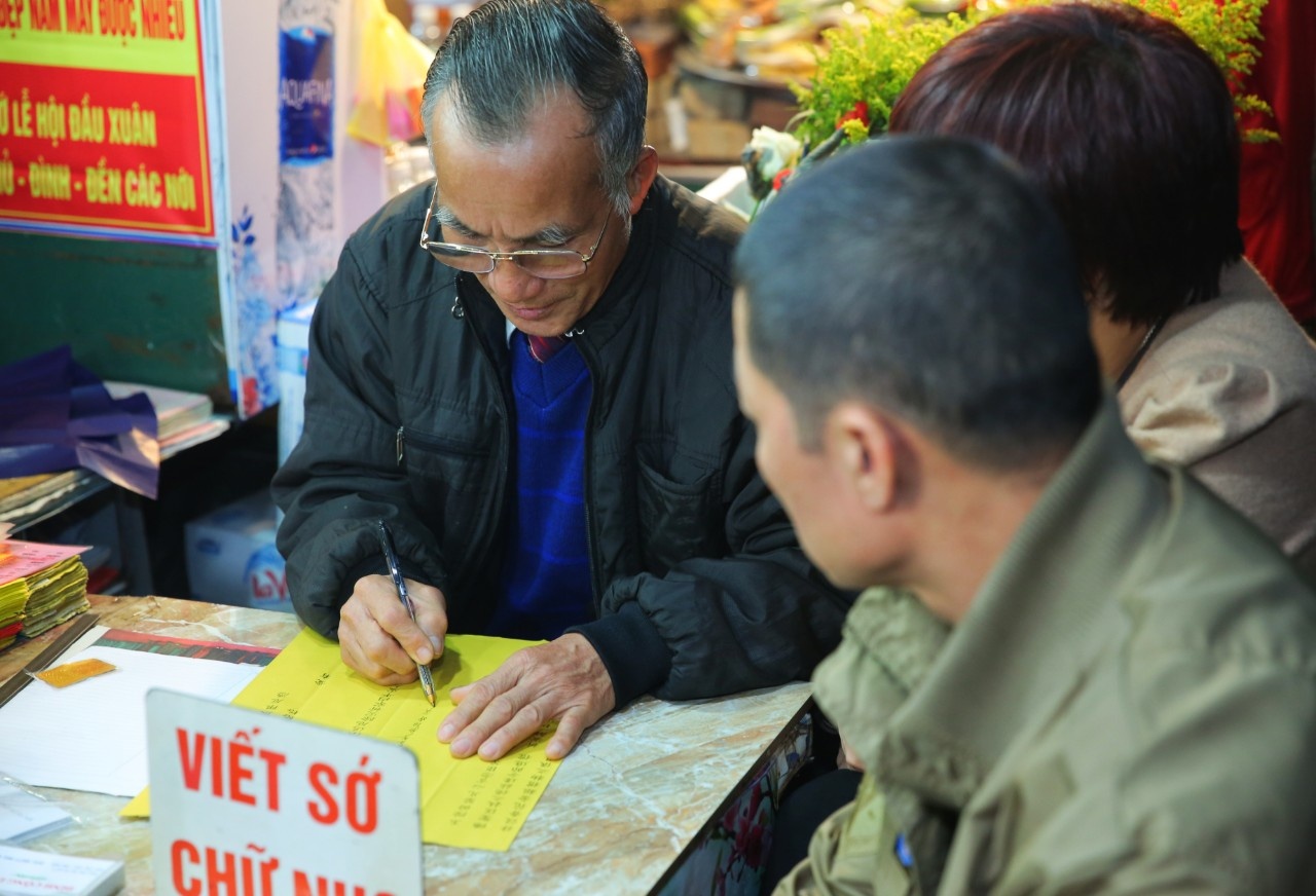 di le phu Tay Ho mung 1 Tet anh 2