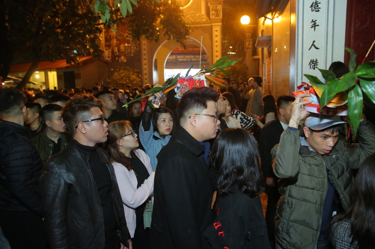 di le phu Tay Ho mung 1 Tet anh 3