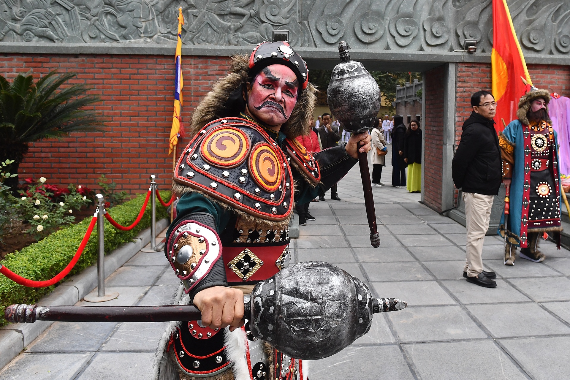 le hoi go Dong Da o Ha Noi mung 5 Tet anh 6