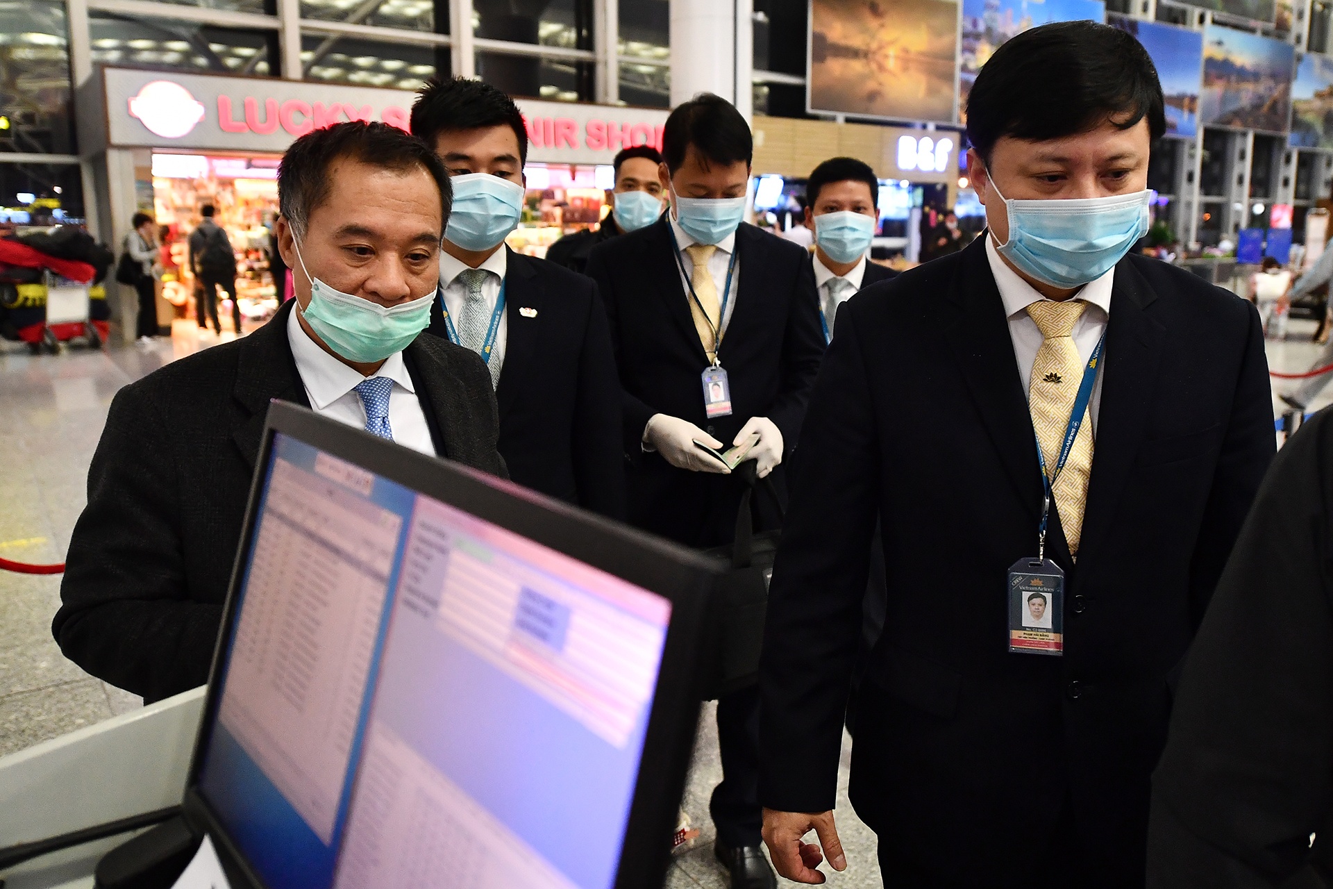 chuyen bay Vu Han cho nguoi Trung Quoc ve nuoc anh 1