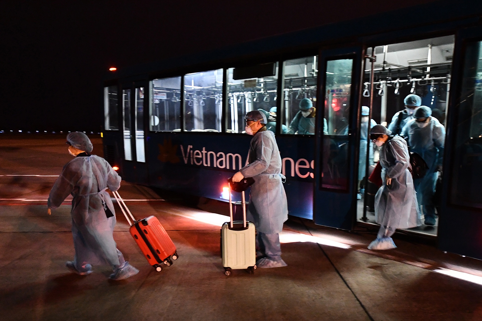 chuyen bay Vu Han cho nguoi Trung Quoc ve nuoc anh 9