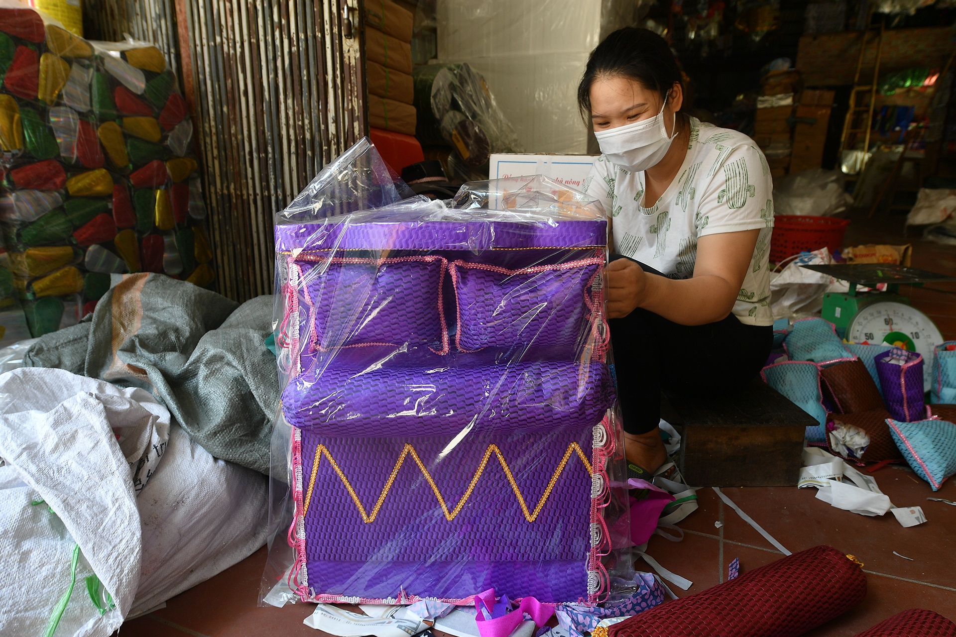 khau trang kinh chong giot ban hang ma mua Vu lan anh 10