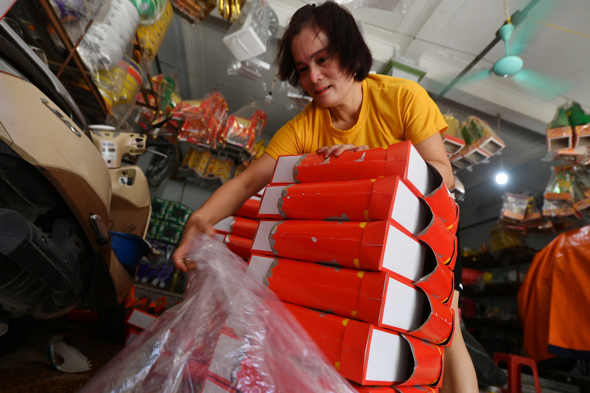 khau trang kinh chong giot ban hang ma mua Vu lan anh 13