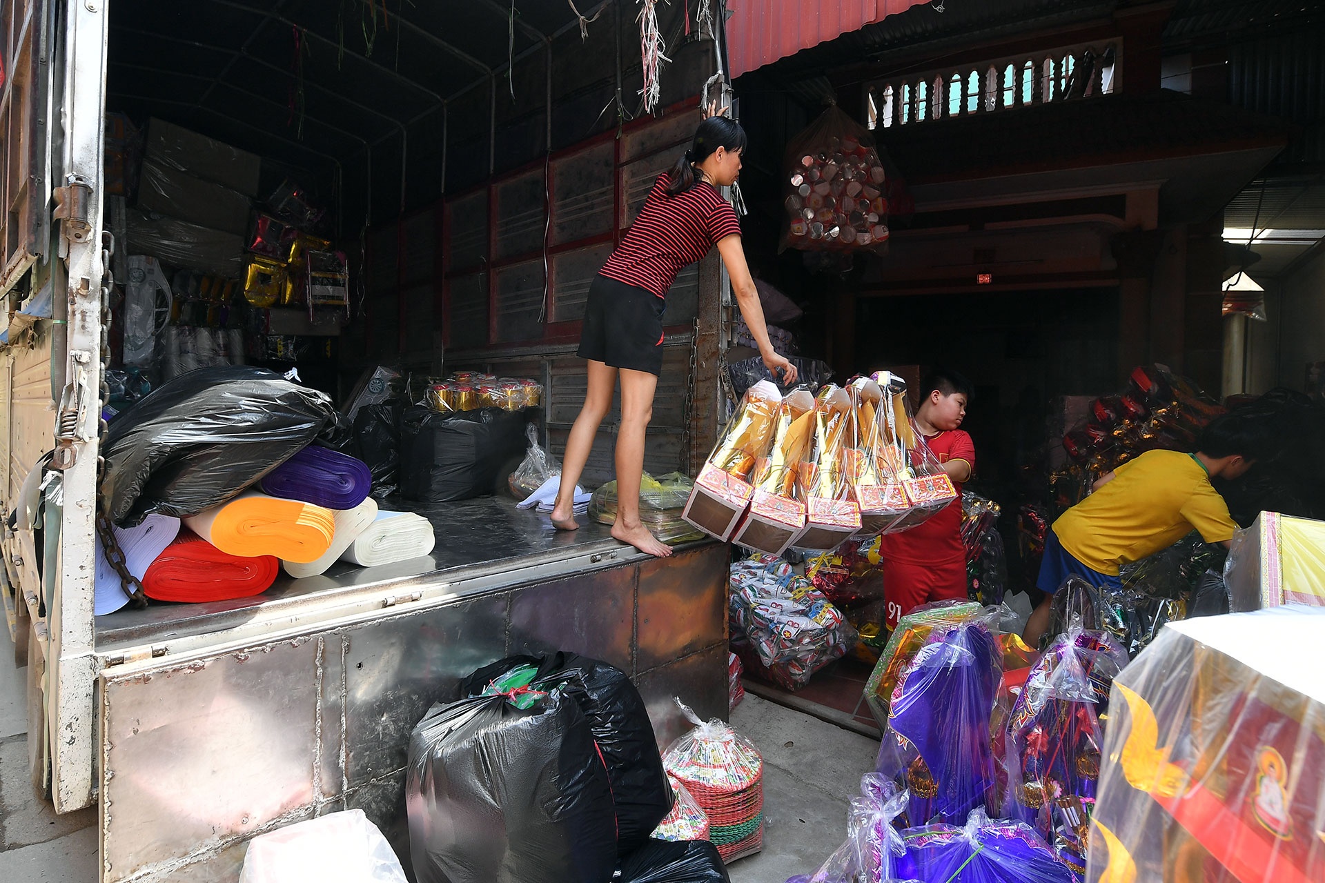 khau trang kinh chong giot ban hang ma mua Vu lan anh 14