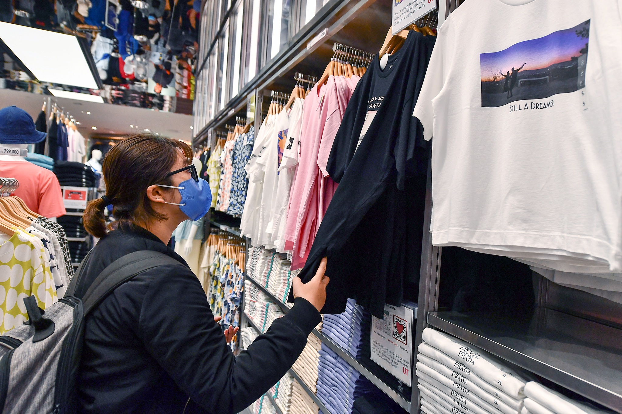 khai truong Uniqlo Ha Noi o Vincom Pham Ngoc Thach anh 14