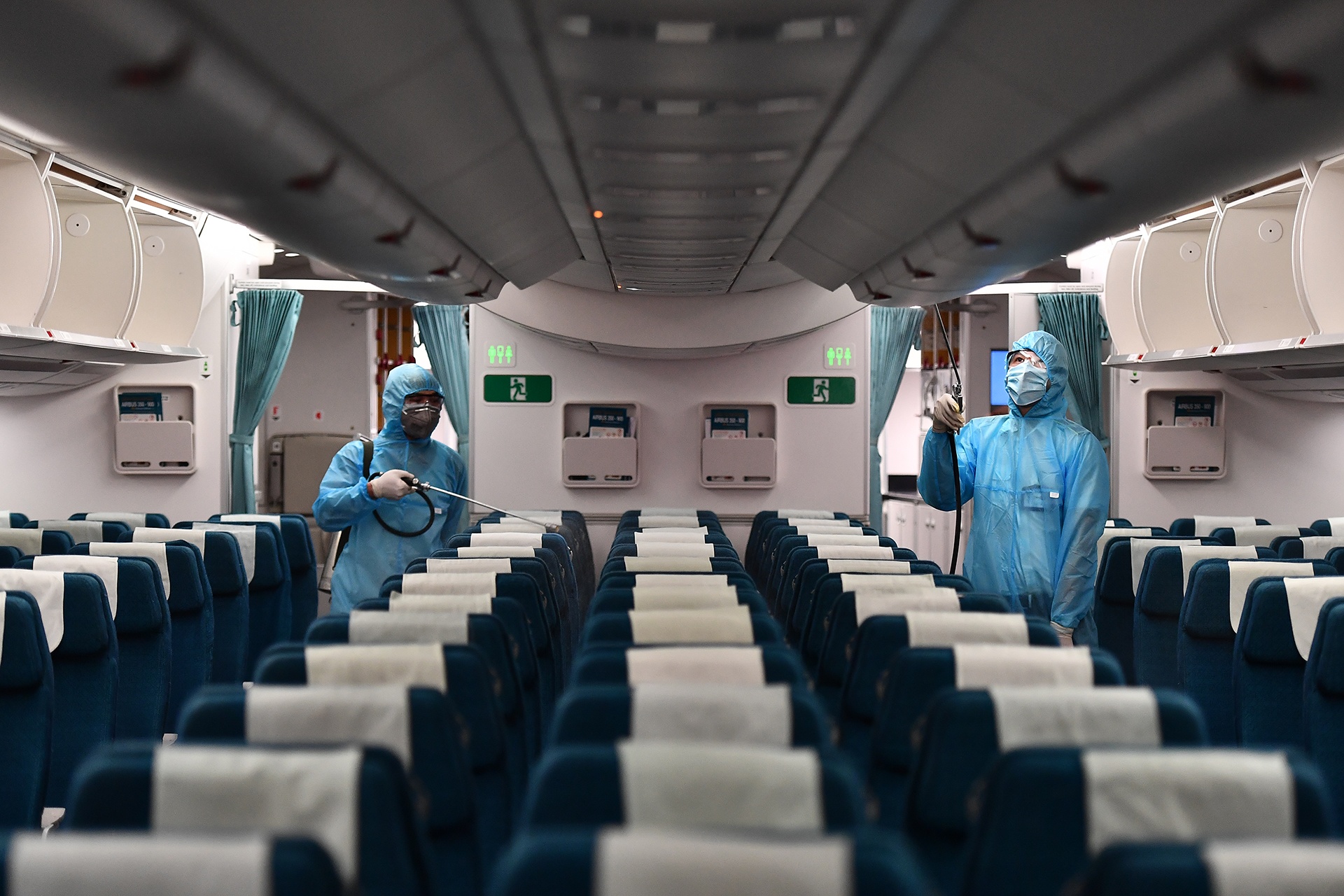 san bay chat cung may bay vi dich Covid anh 12