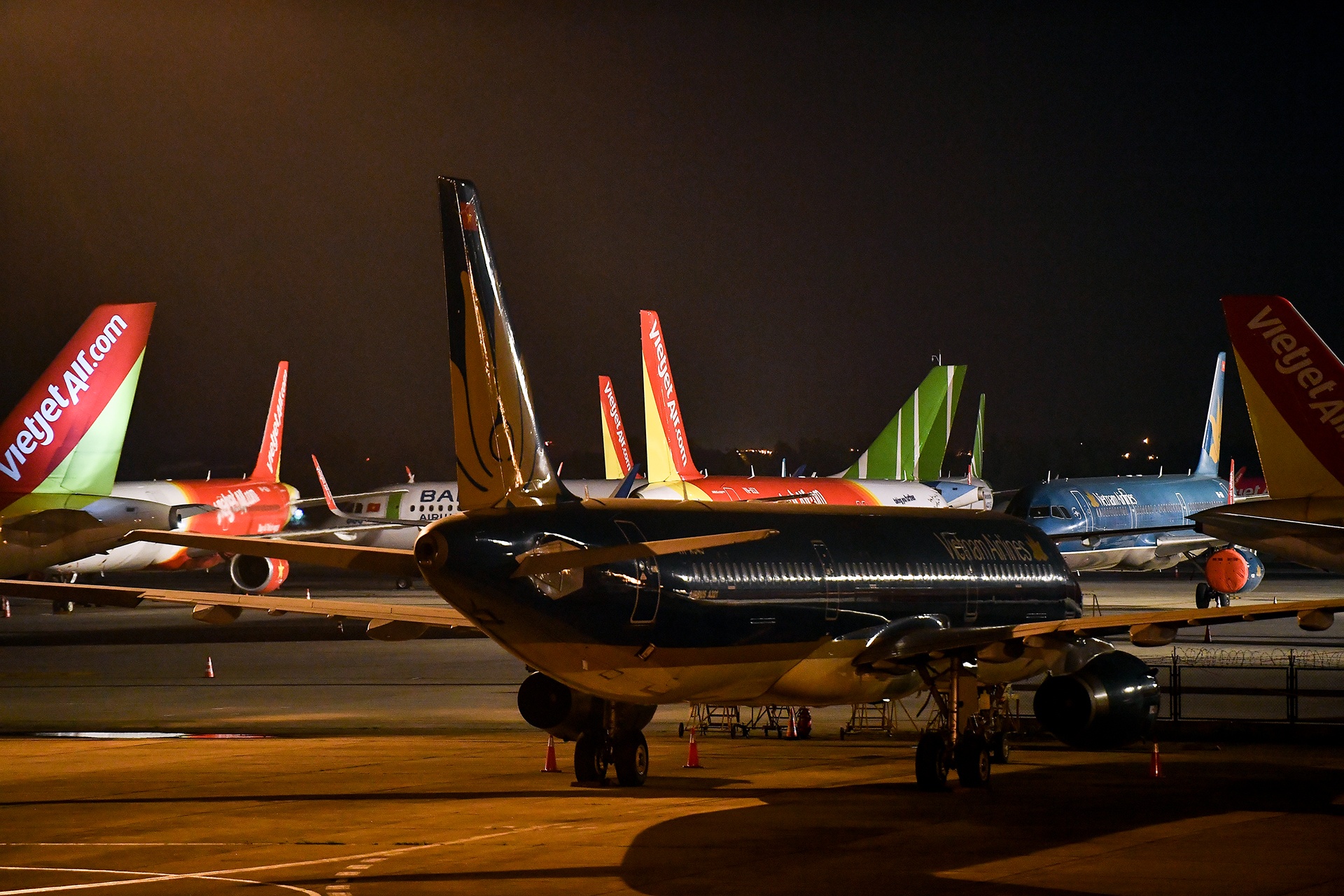 san bay chat cung may bay vi dich Covid anh 5