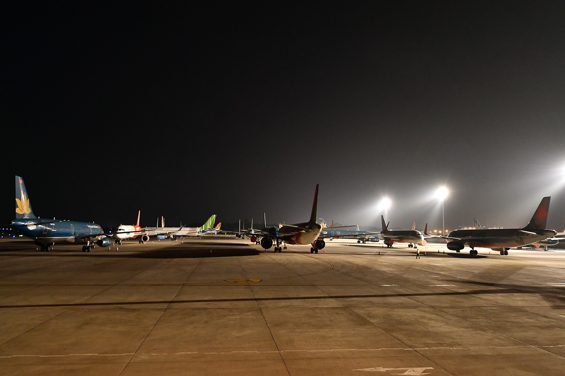 san bay chat cung may bay vi dich Covid anh 6