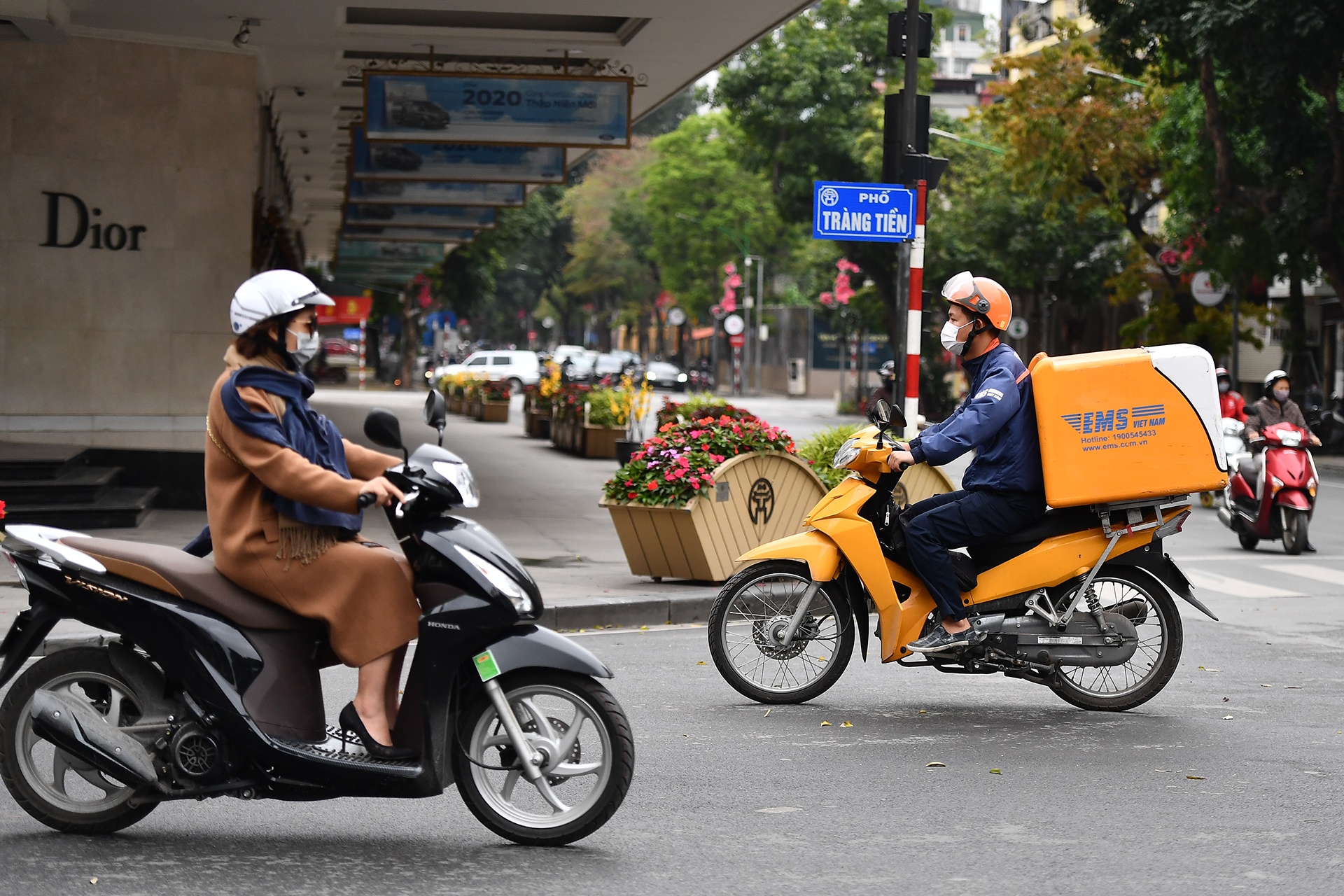 nhon nhip giao hang mua Covid-19 anh 6