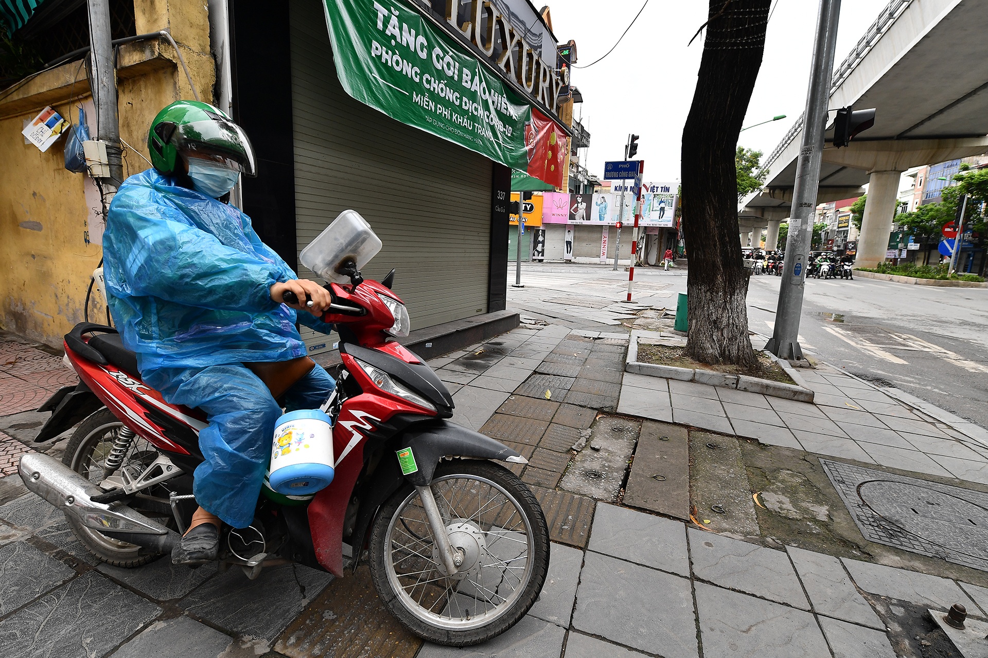 nhon nhip giao hang mua Covid-19 anh 8