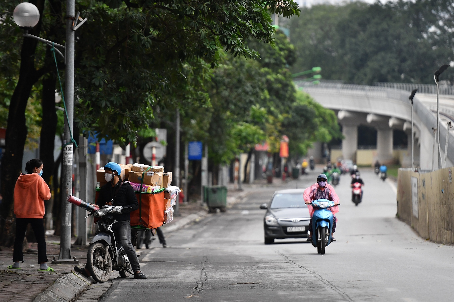 nhon nhip giao hang mua Covid-19 anh 9