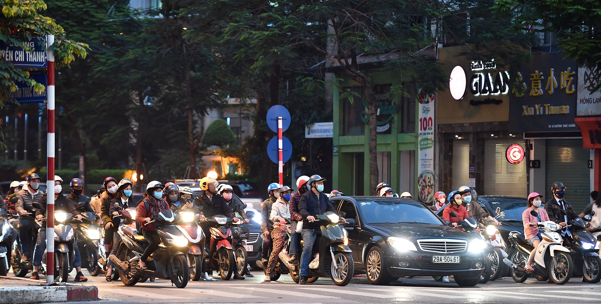 duong pho Ha Noi dong duc du dich Covid-19 anh 7