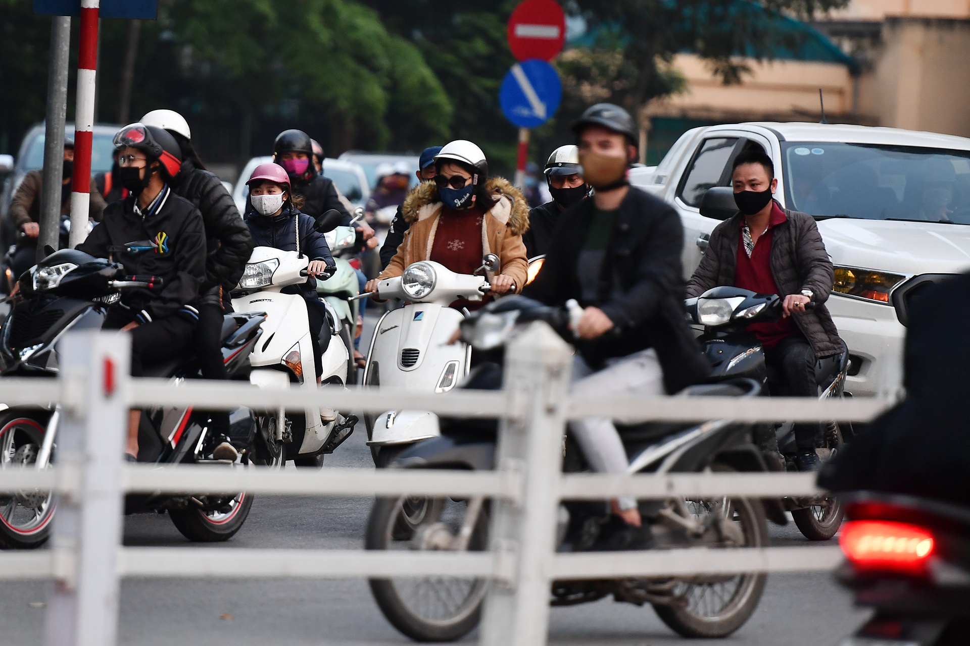 Pho phuong Ha Noi sau mot tuan cach ly xa hoi hinh anh