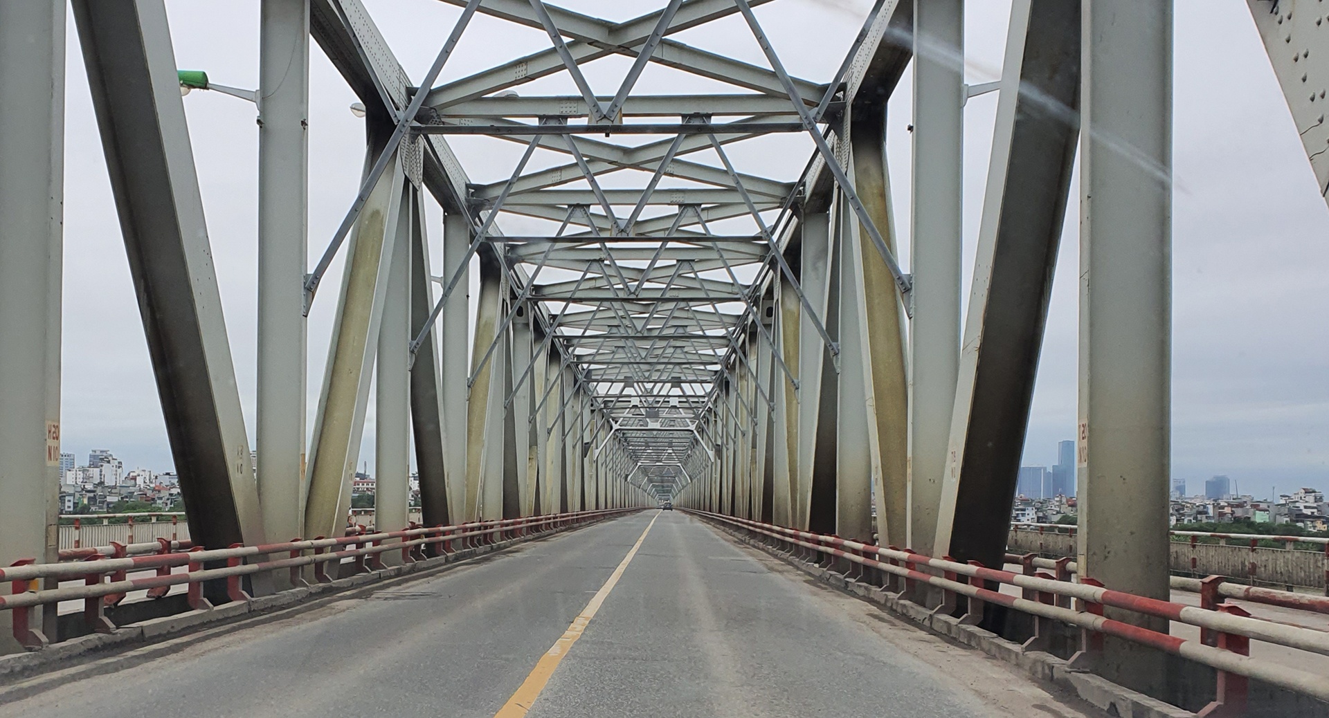 các cây cầu nổi tiếng thủ đô bắc qua sông Hồng ảnh 12 cac cay cau noi tieng thu do bac qua song Hong anh 12