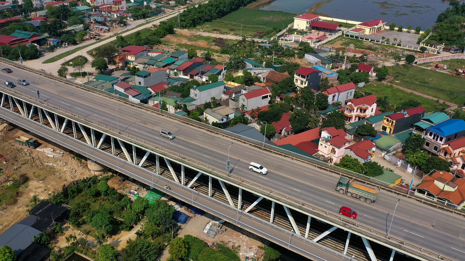 các cây cầu nổi tiếng thủ đô bắc qua sông Hồng ảnh 2 cac cay cau noi tieng thu do bac qua song Hong anh 2