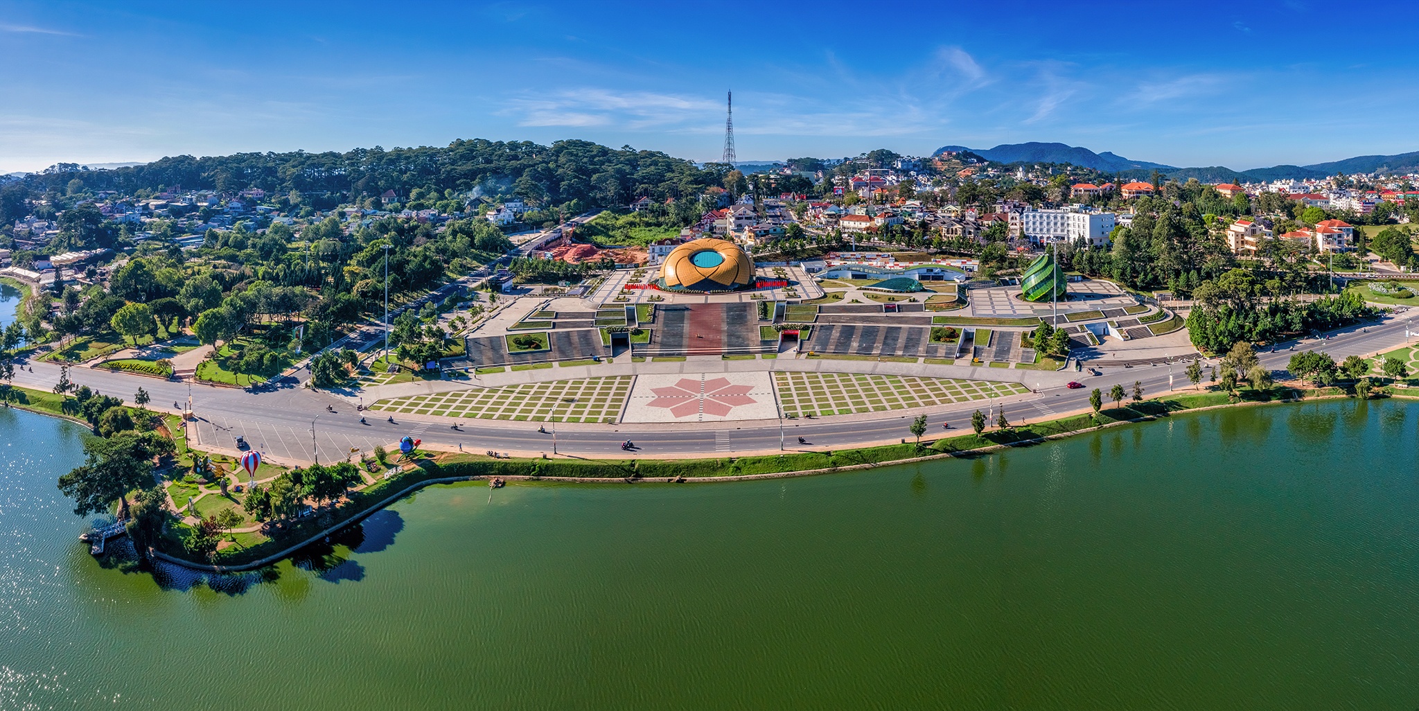 Da Lat dong nghet du khach ngay nghi le anh 3