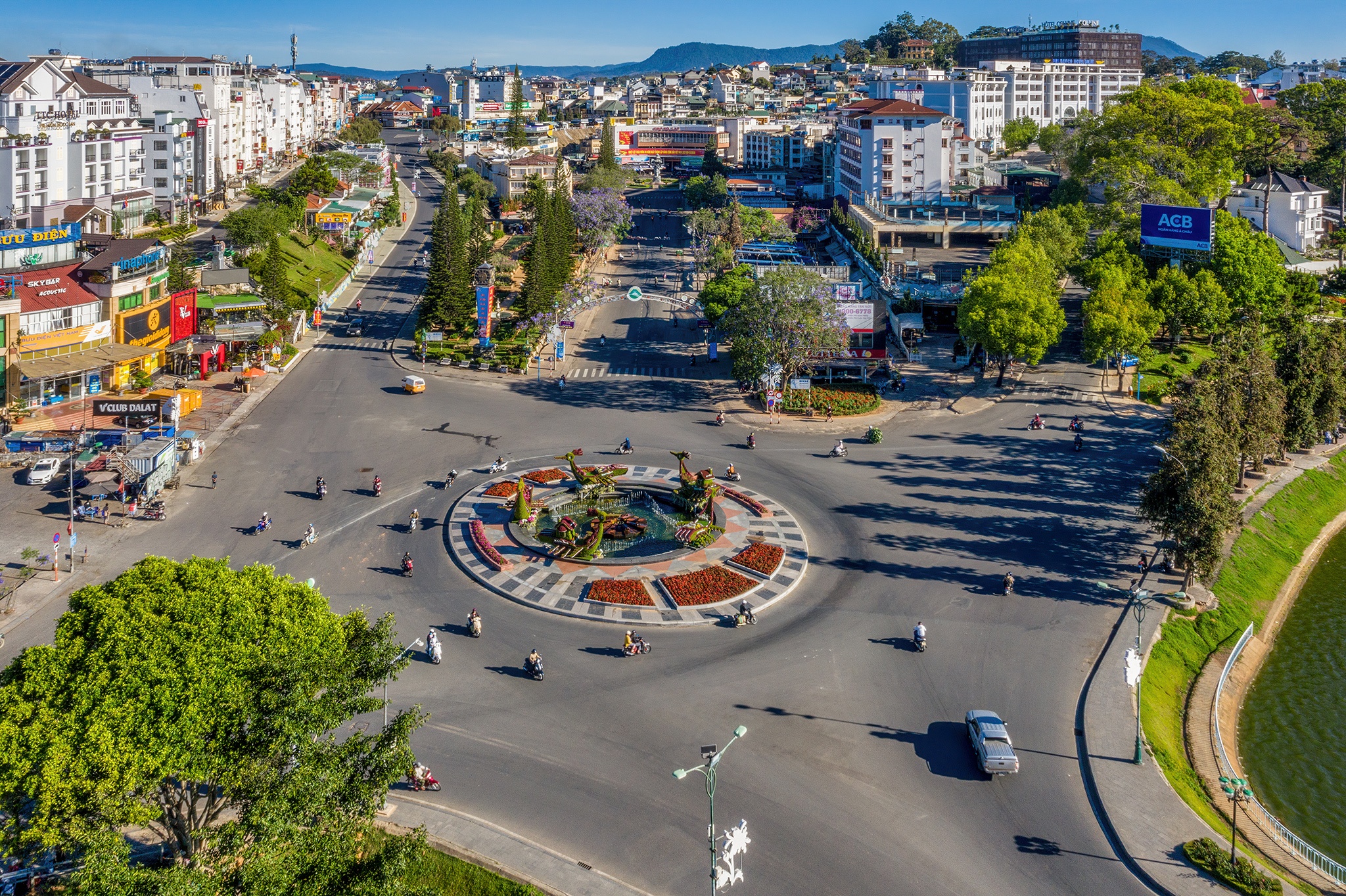 Da Lat dong nghet du khach ngay nghi le anh 1