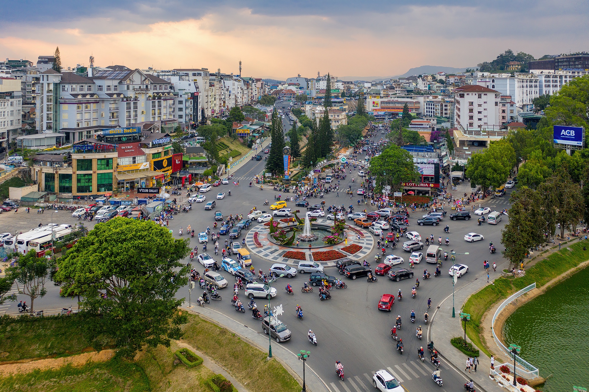 Da Lat dong nghet du khach ngay nghi le anh 2