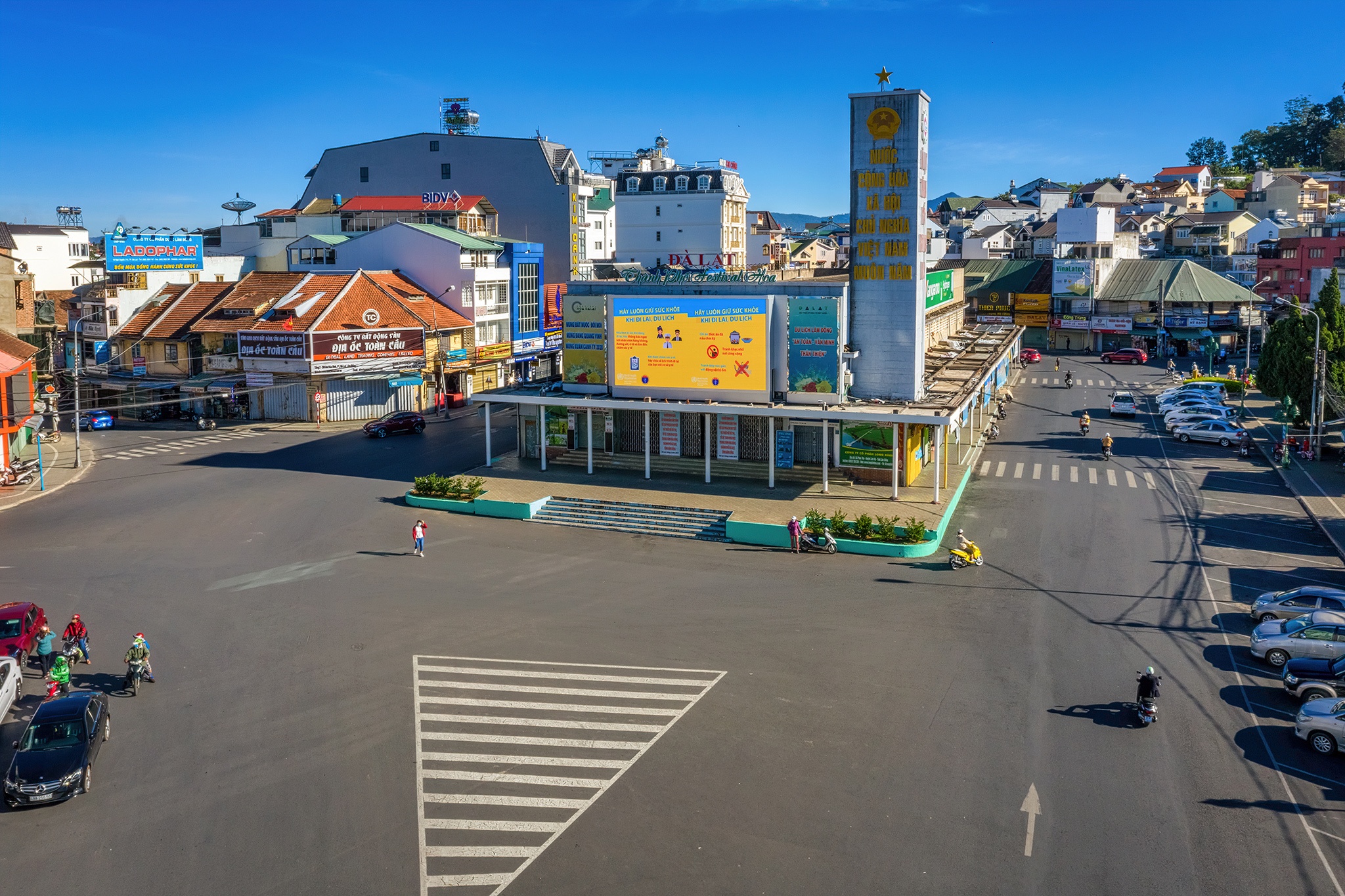 Da Lat dong nghet du khach ngay nghi le anh 11