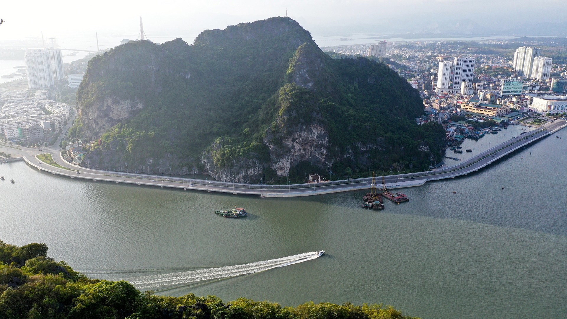 cau Bai Tho 2 thu hut khach du lich anh 2