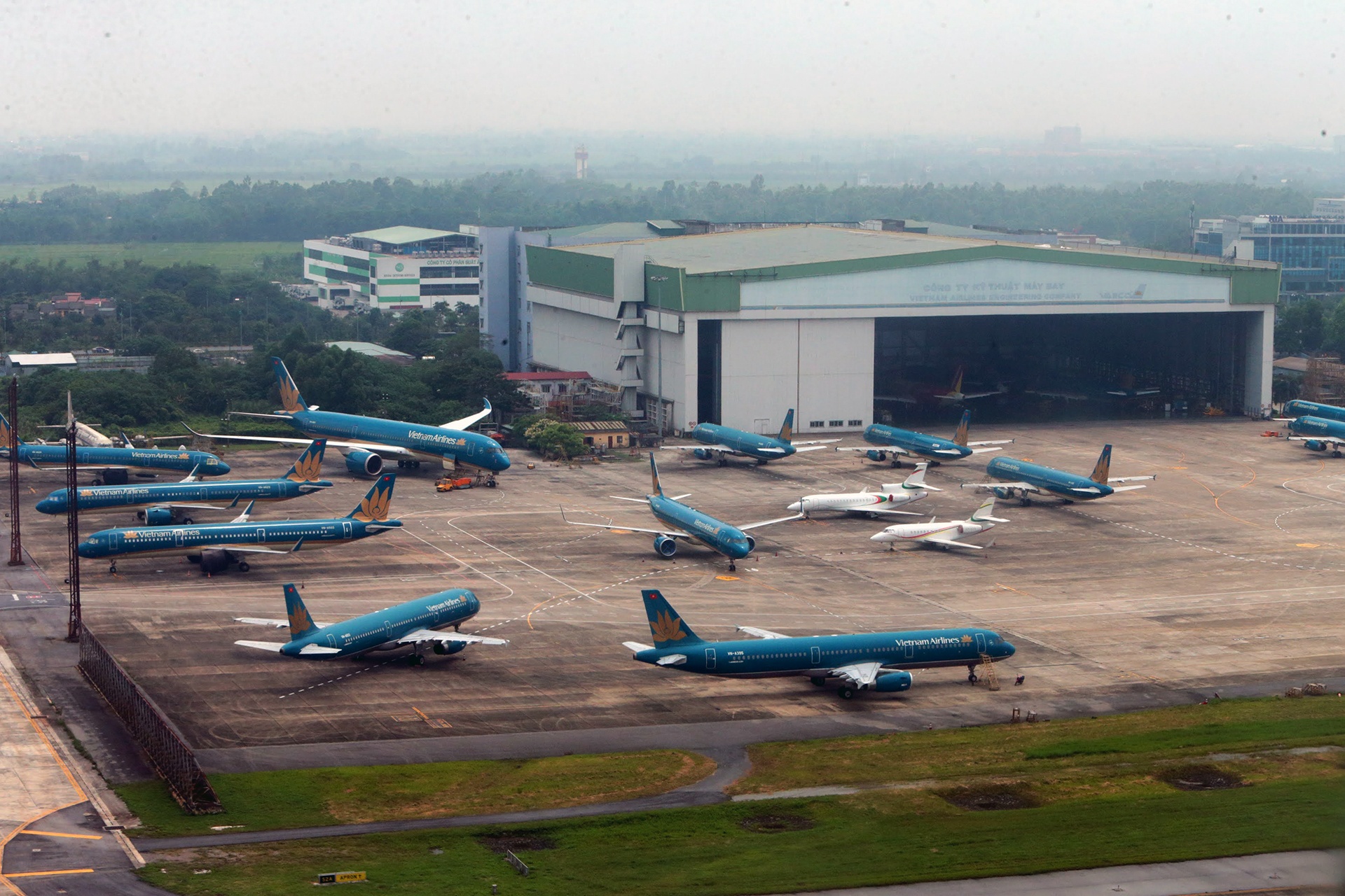 may bay un u o Noi Bai va Tan Son Nhat anh 1