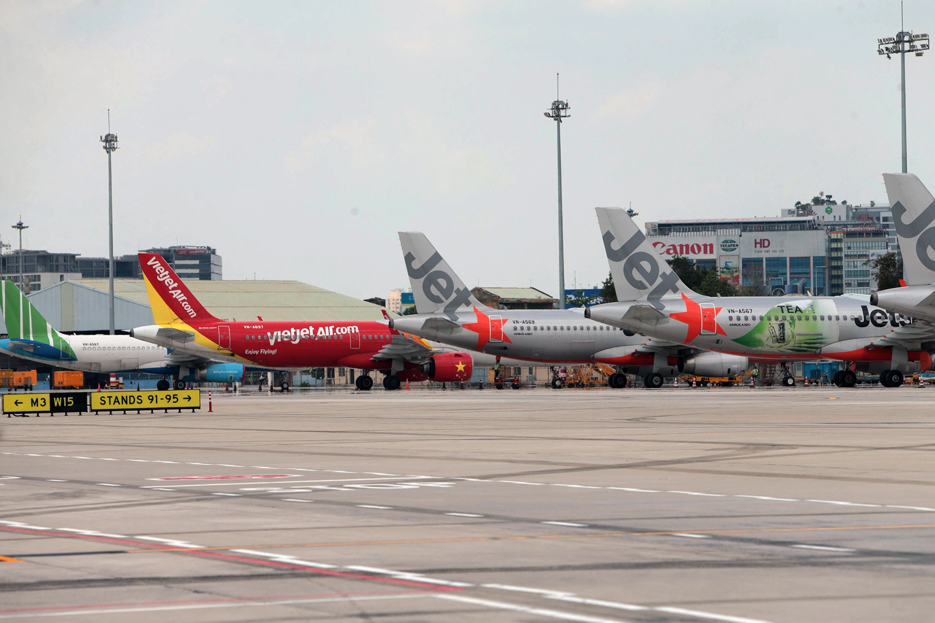 may bay un u o Noi Bai va Tan Son Nhat anh 8