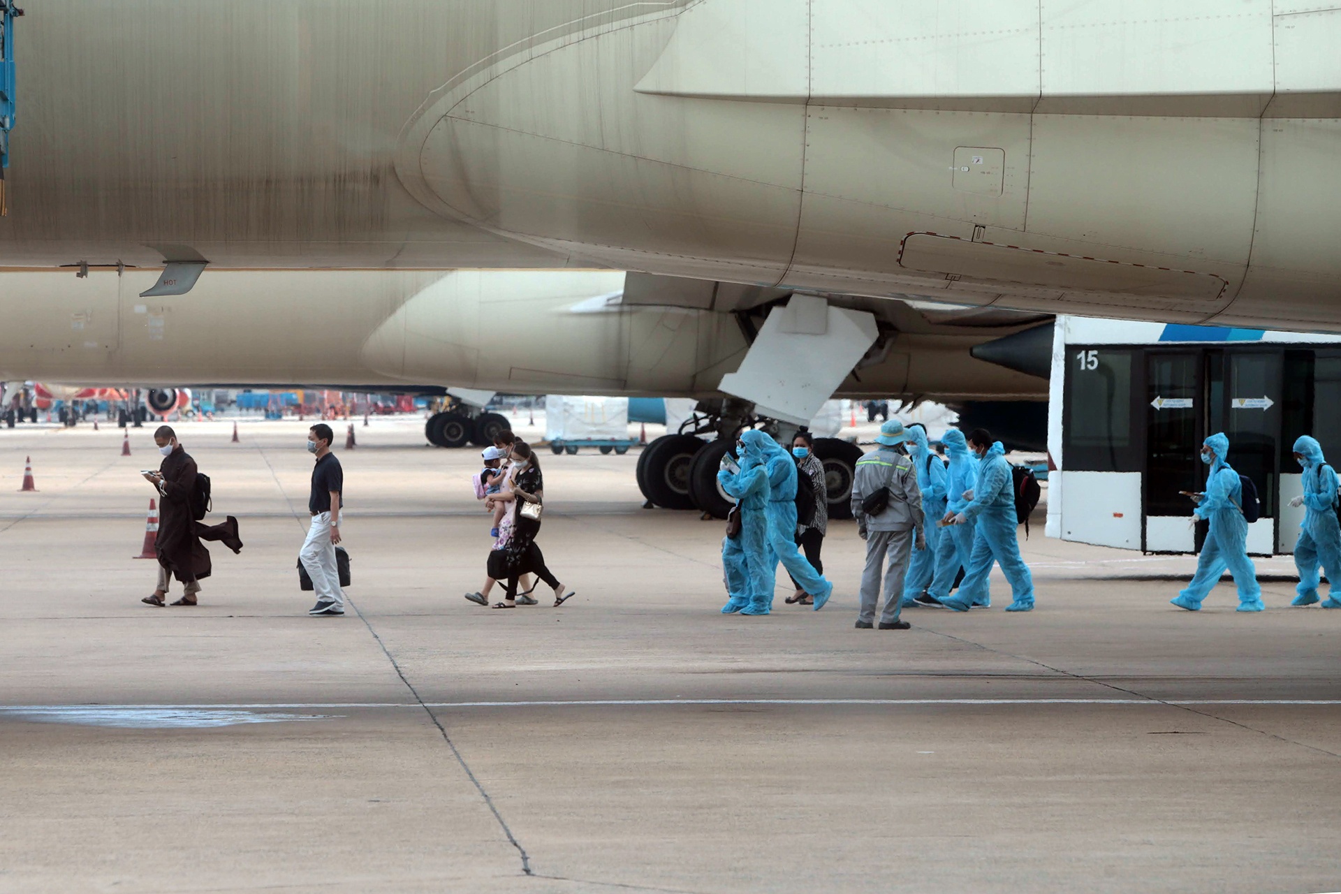 may bay un u o Noi Bai va Tan Son Nhat anh 12