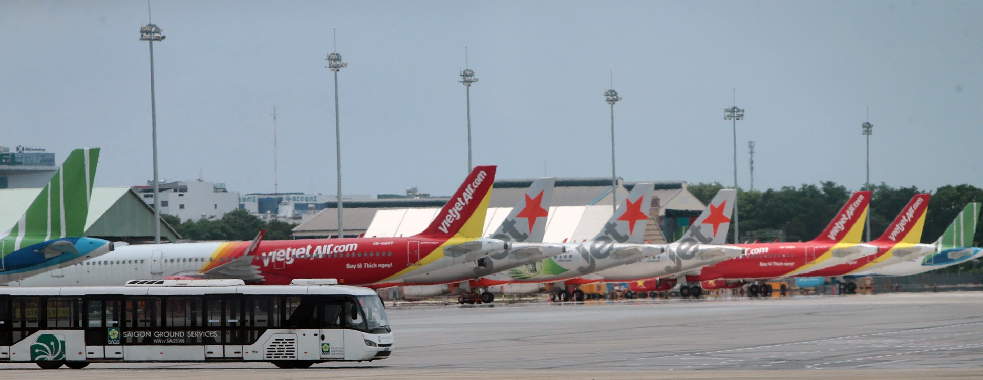 may bay un u o Noi Bai va Tan Son Nhat anh 9