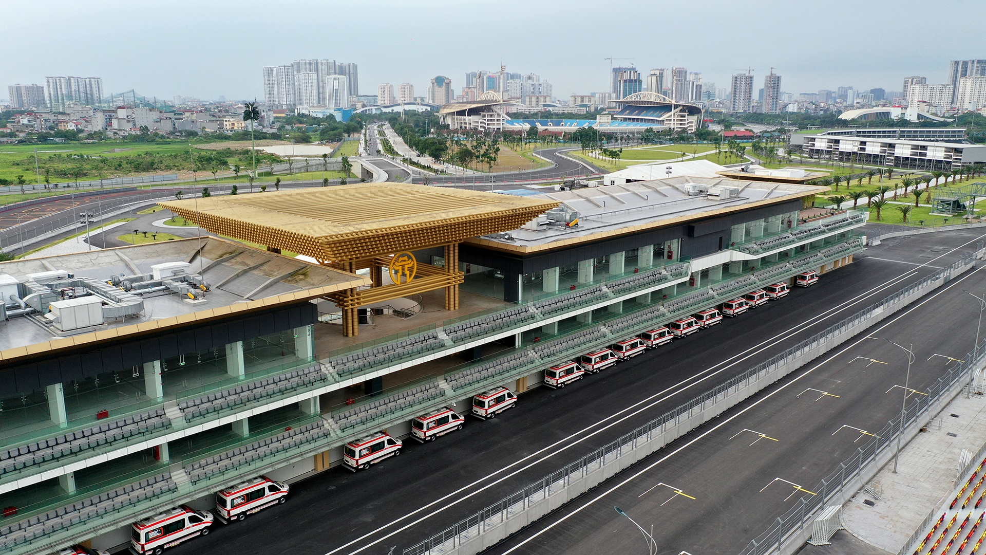 duong dua F1 o Ha Noi doi mau anh 9