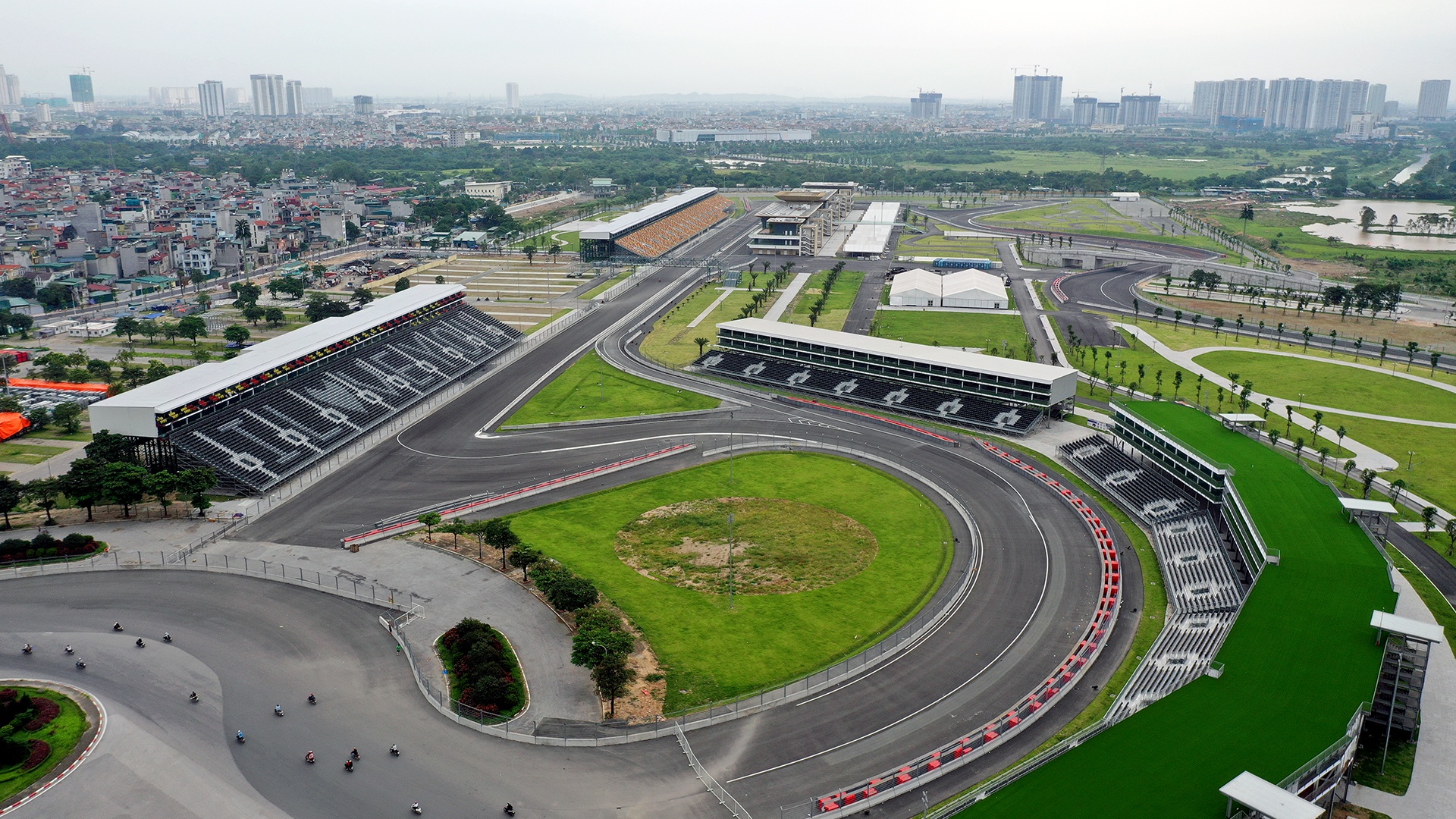 duong dua F1 o Ha Noi doi mau anh 3