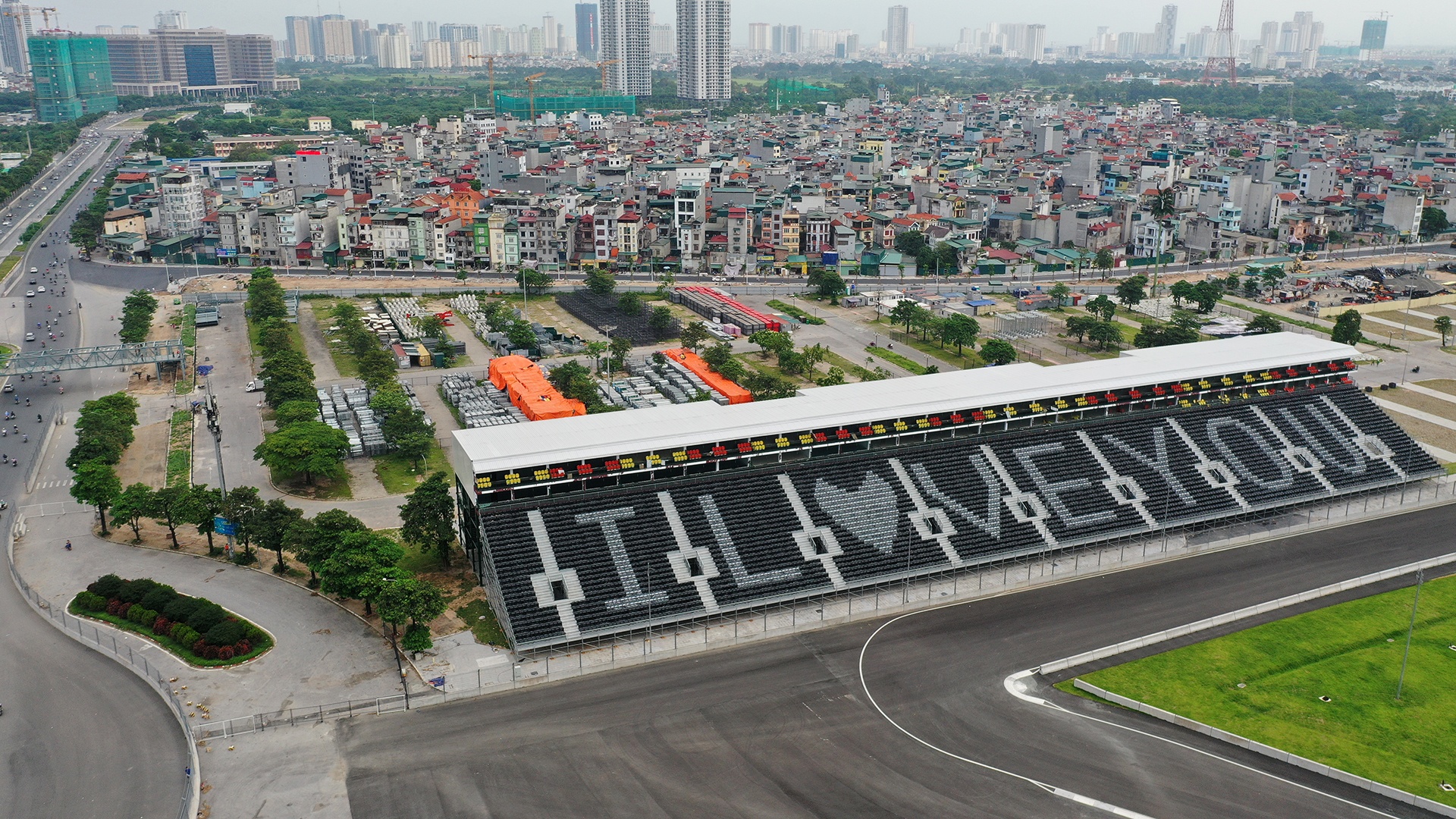 duong dua F1 o Ha Noi doi mau anh 2