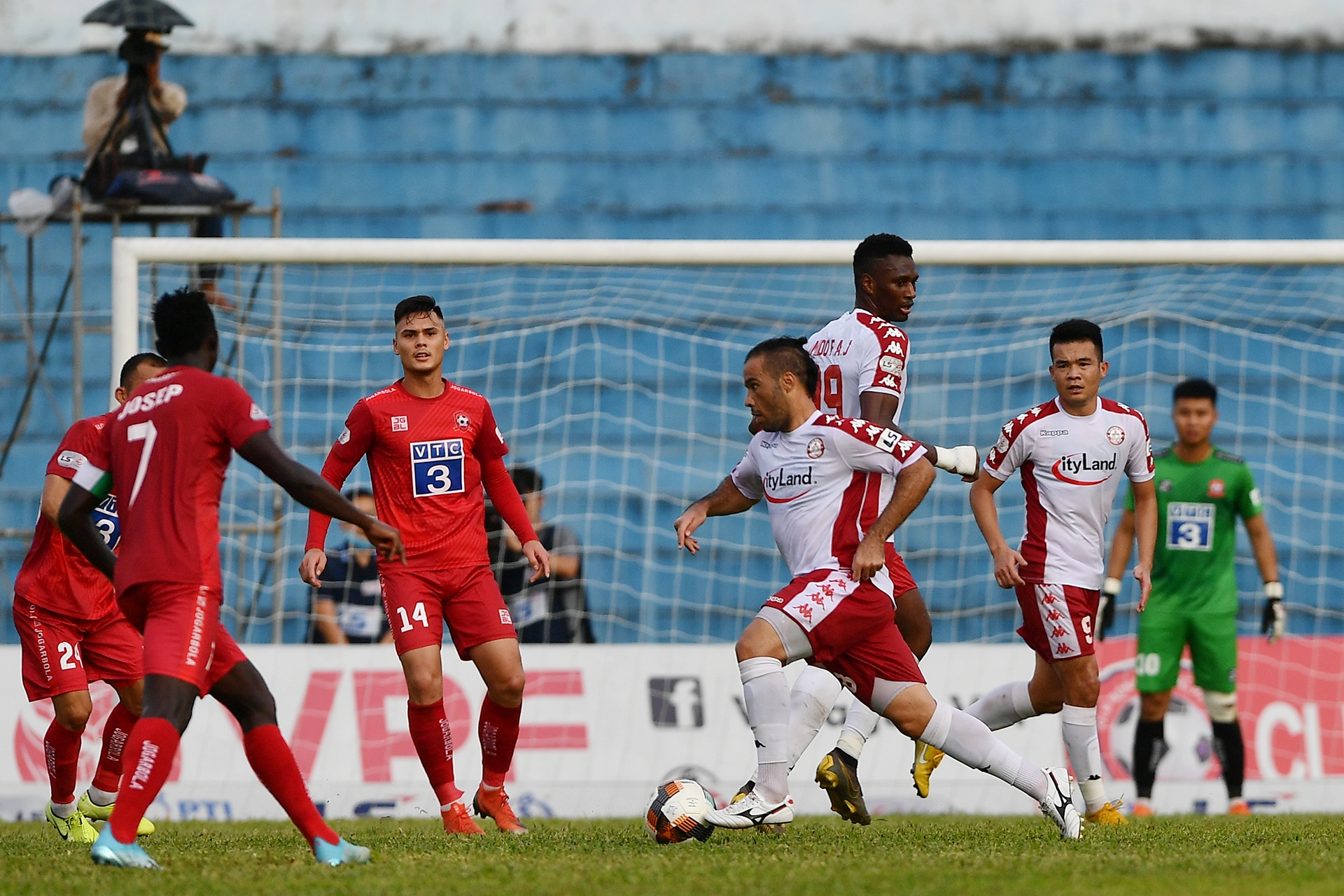 Hai Phong doi dau CLB TPHCM anh 15