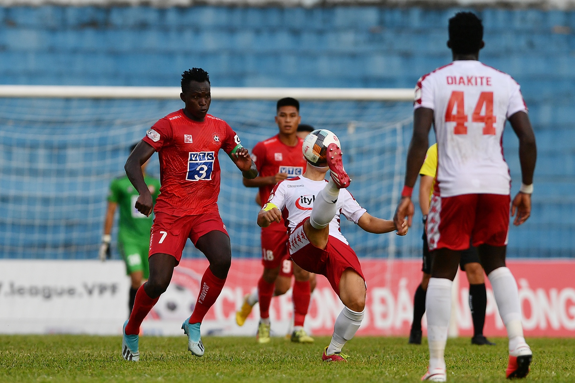 Hai Phong doi dau CLB TPHCM anh 17