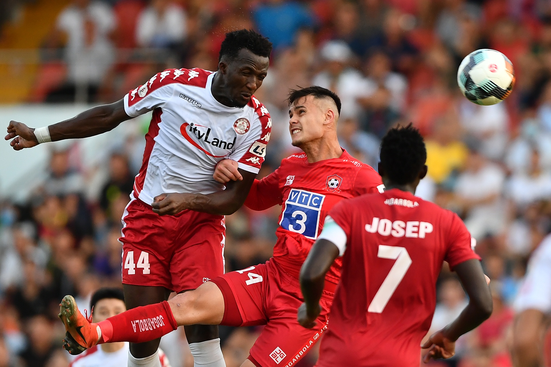 Hai Phong doi dau CLB TPHCM anh 5