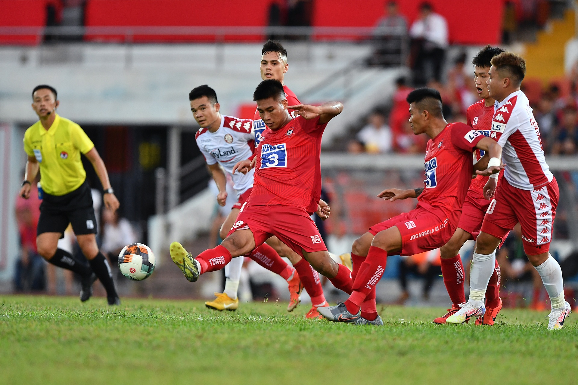 Hai Phong doi dau CLB TPHCM anh 23