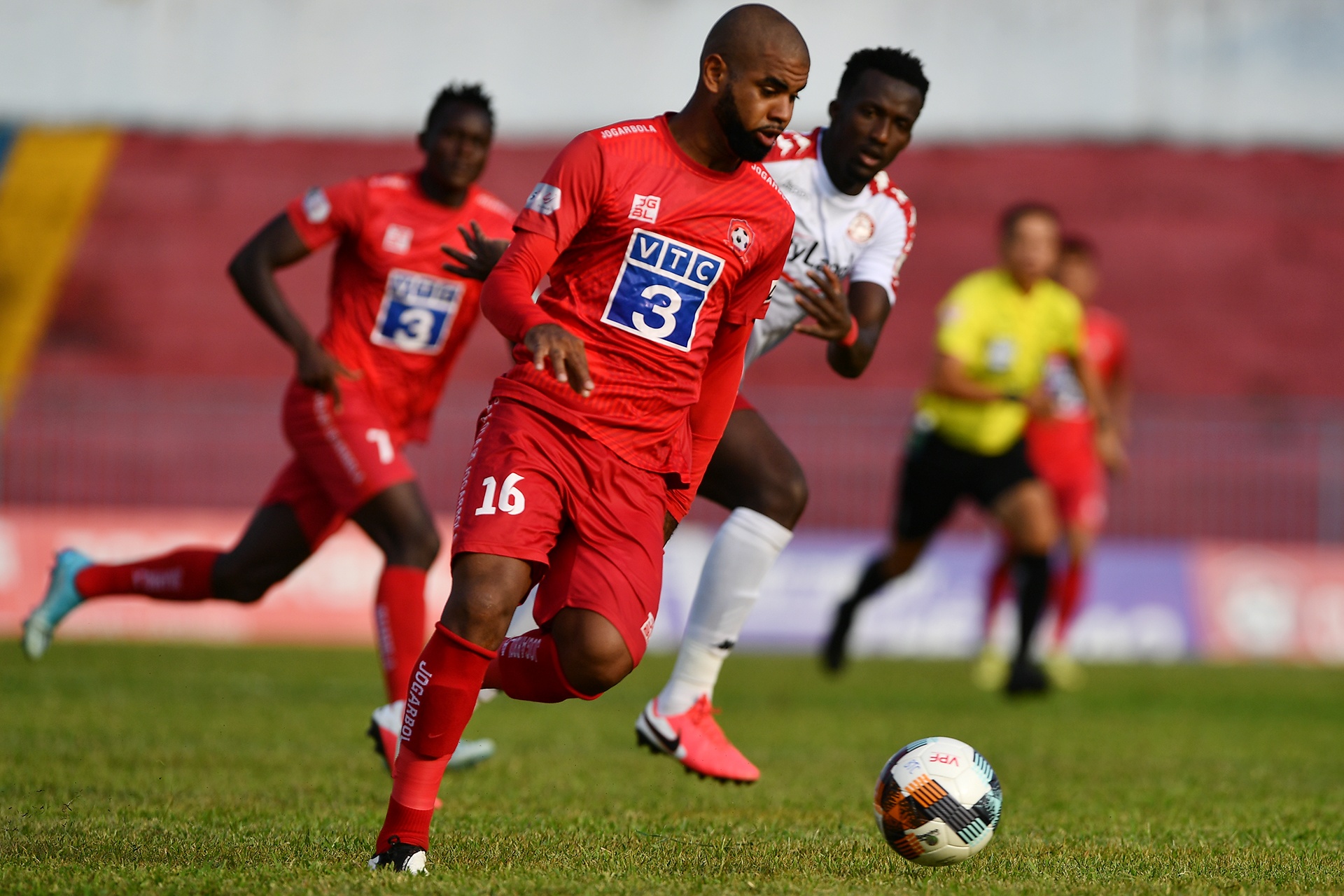 Hai Phong doi dau CLB TPHCM anh 7