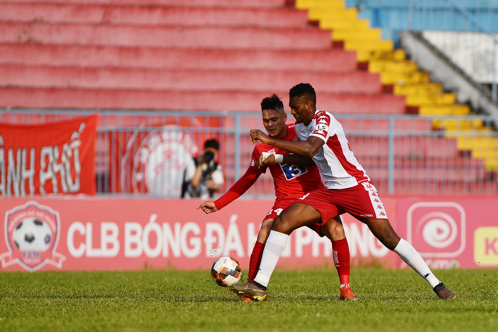 Hai Phong doi dau CLB TPHCM anh 4