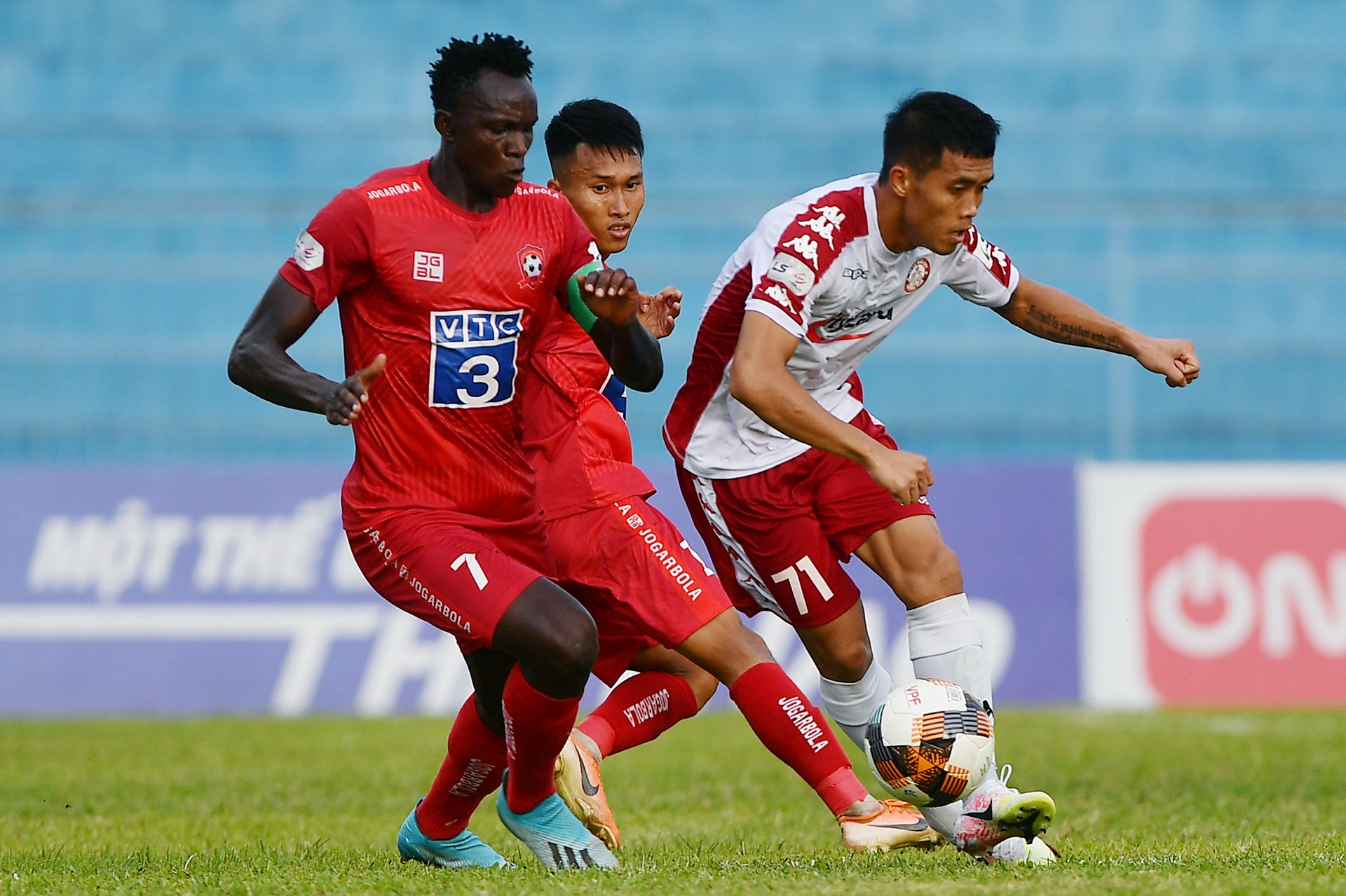 Hai Phong doi dau CLB TPHCM anh 9