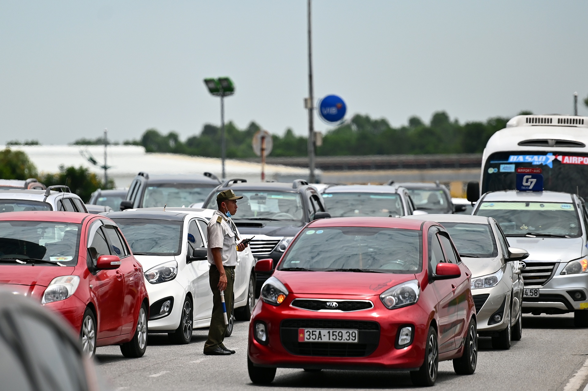 tac nghen san bay Noi Bai anh 11