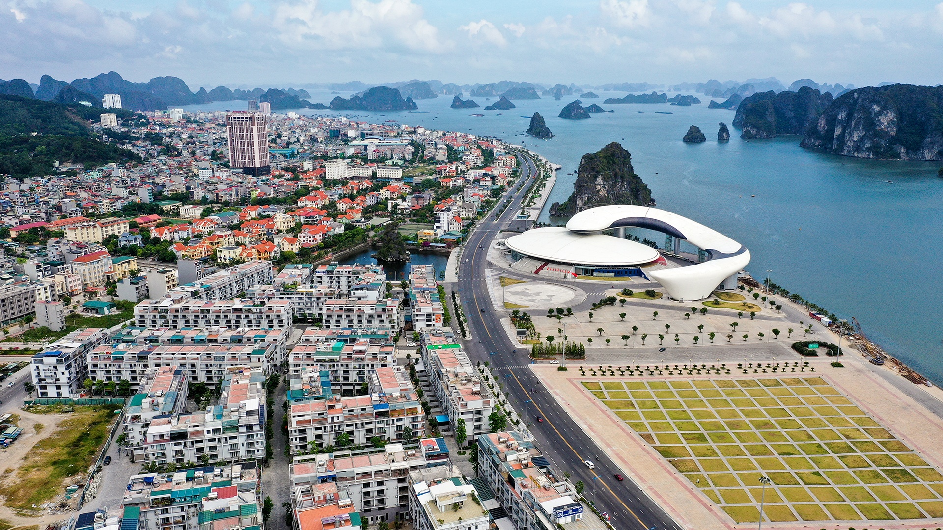 Cau Bai Tho 2 noi duong bao bien dep nhat Quang Ninh hinh anh