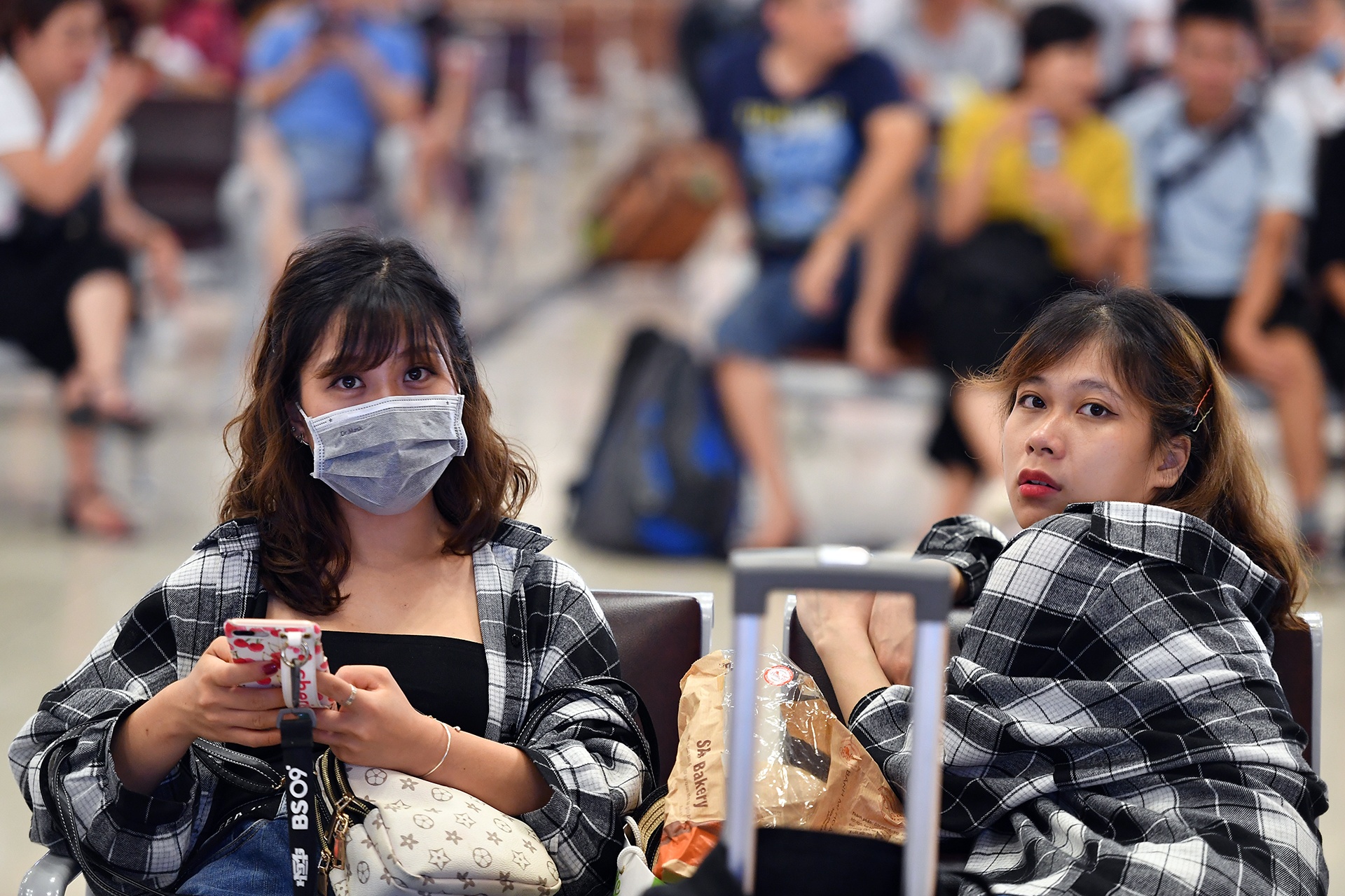 qua tai delay may bay anh 5