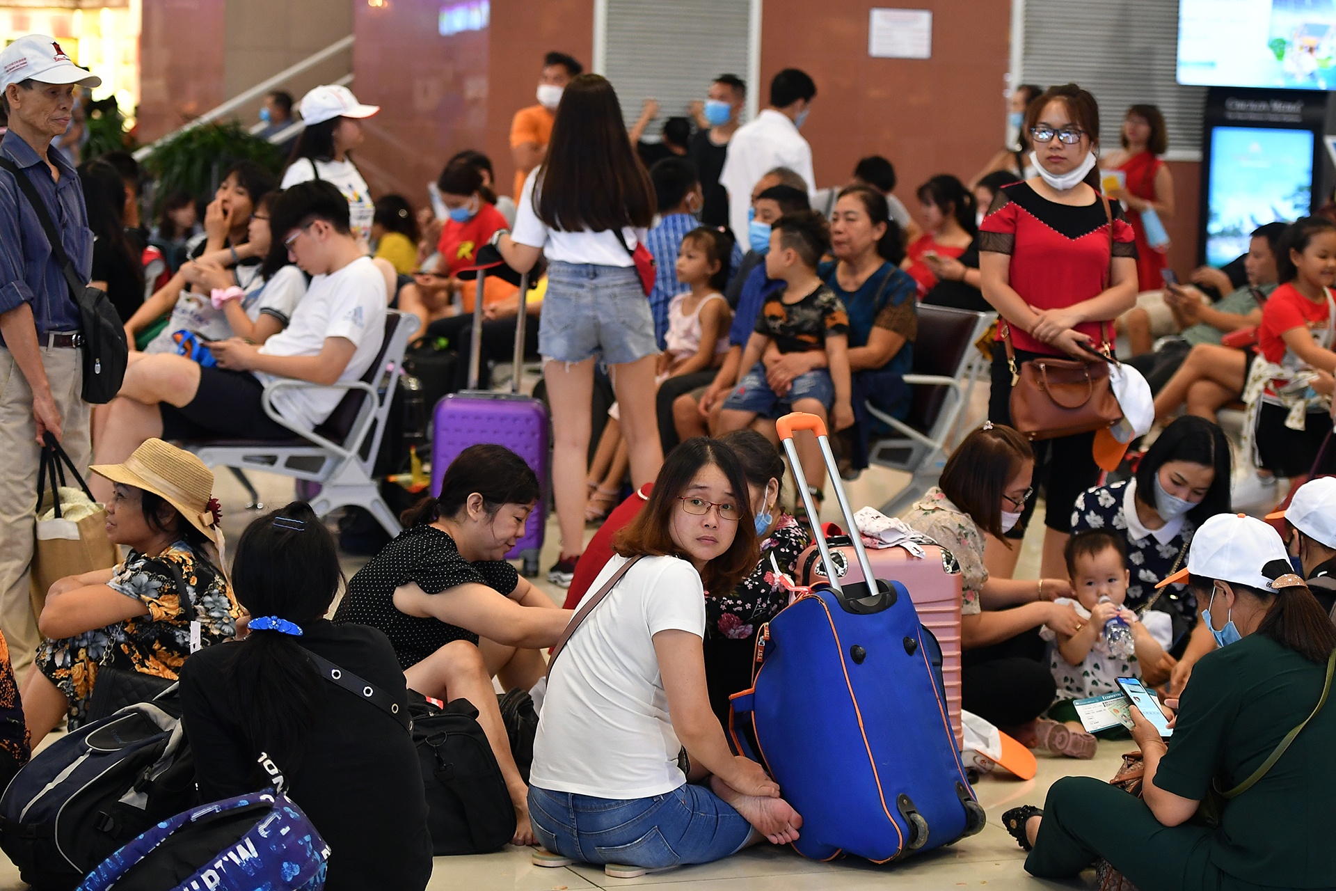 qua tai delay may bay anh 6